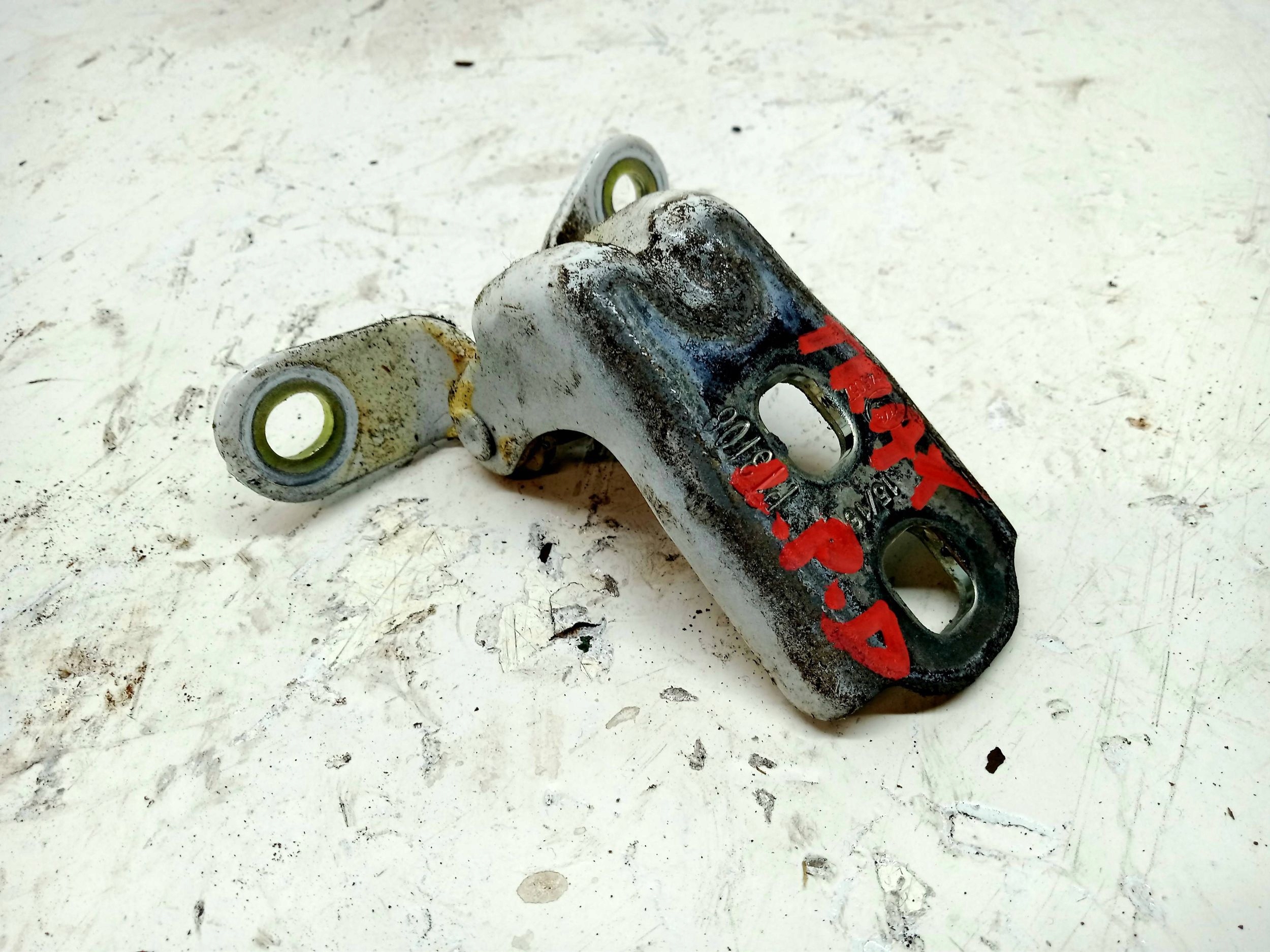 CHEVROLET TRAX MOKKA 2013 hinges door left front lower