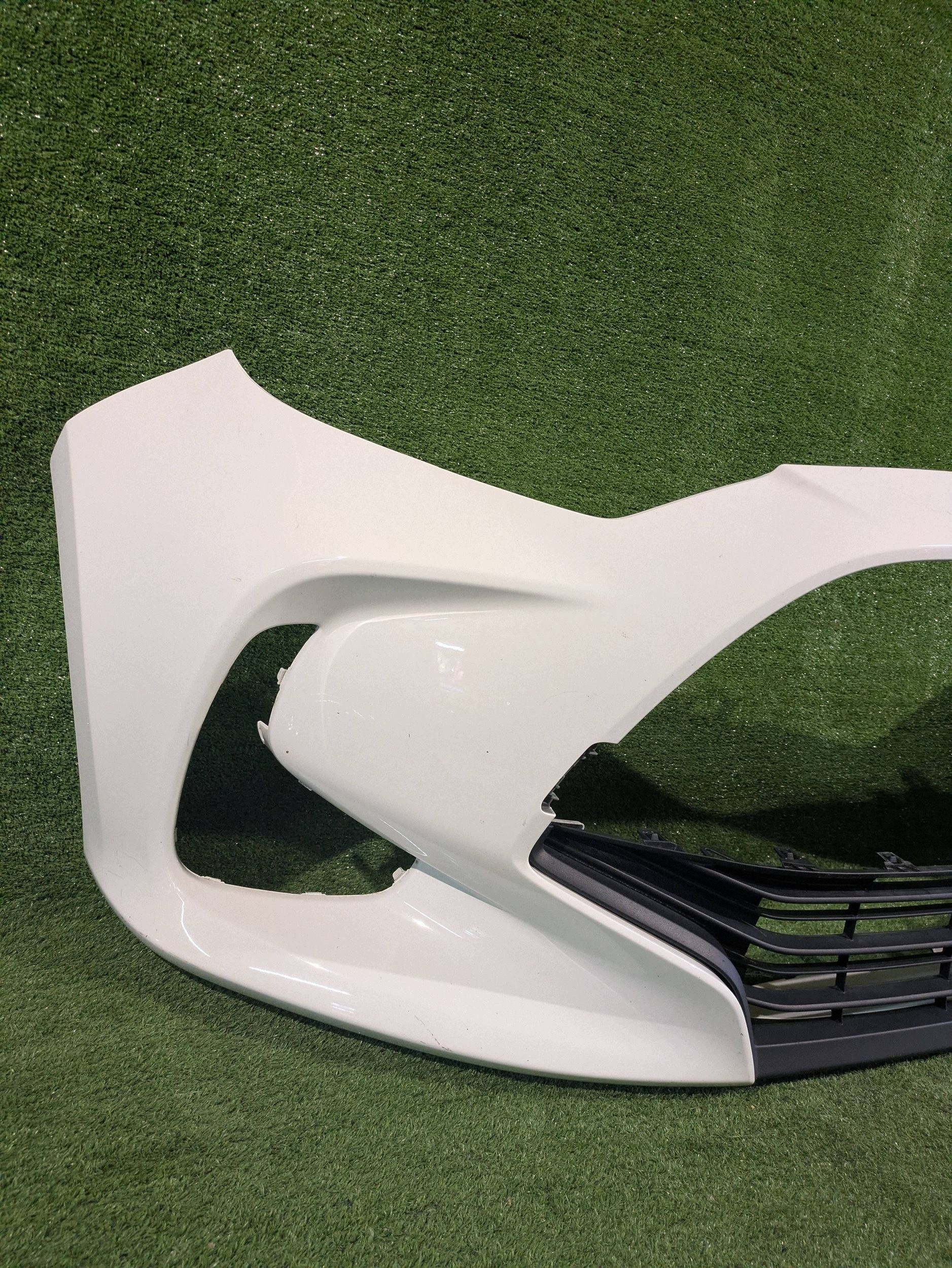 front bumper front TOYOTA YARIS IV 20- without PDC NR.Z9638