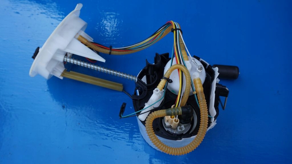 VOLVO XC90 II 2.0 T5 T6 - feed pump