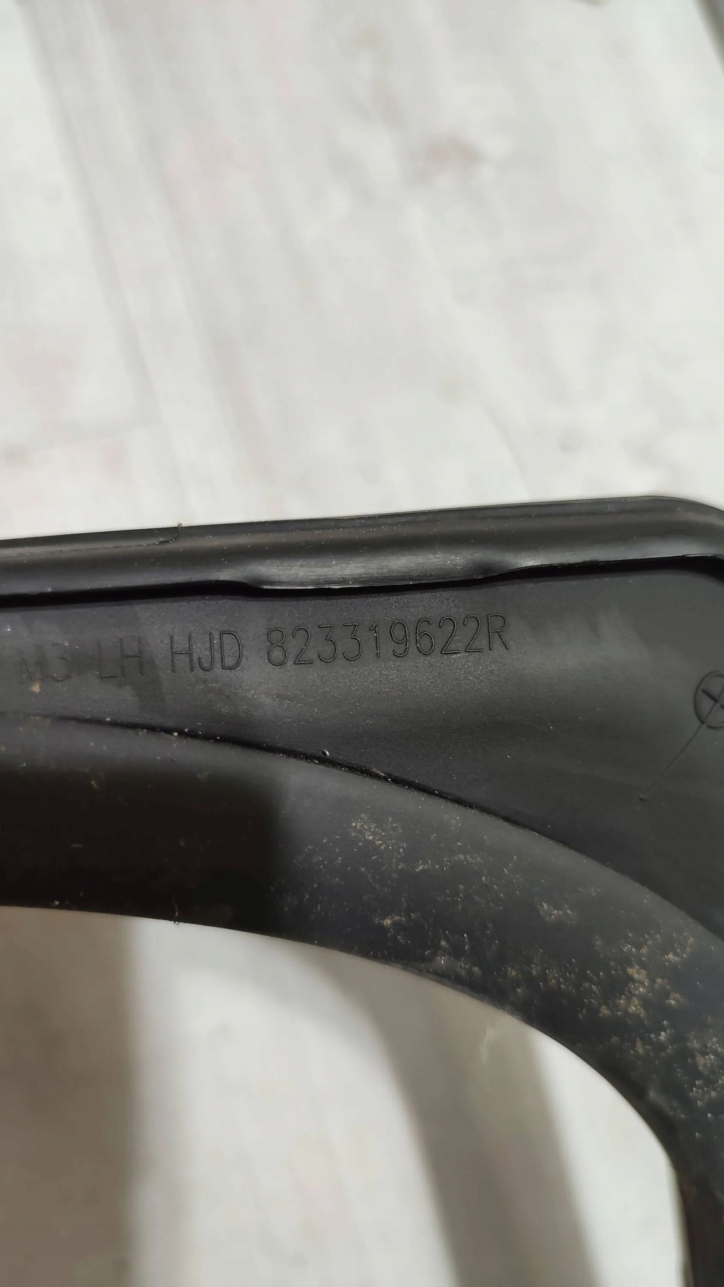 Dacia Duster II 17r 1.2 rear part side left gasket windows door