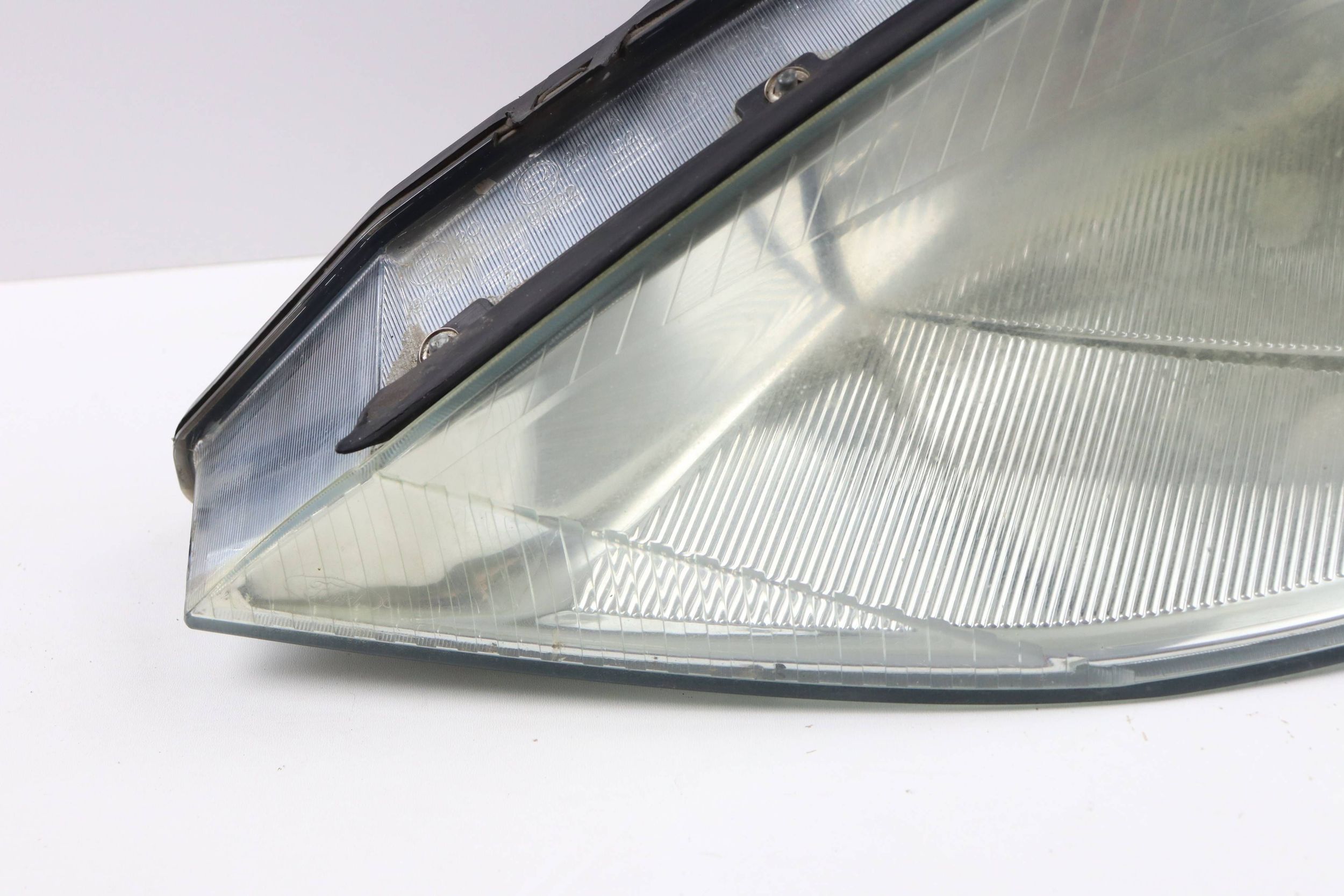 FORD FOCUS MK1 and light front left front EUROPA 1M51-13006-FA
