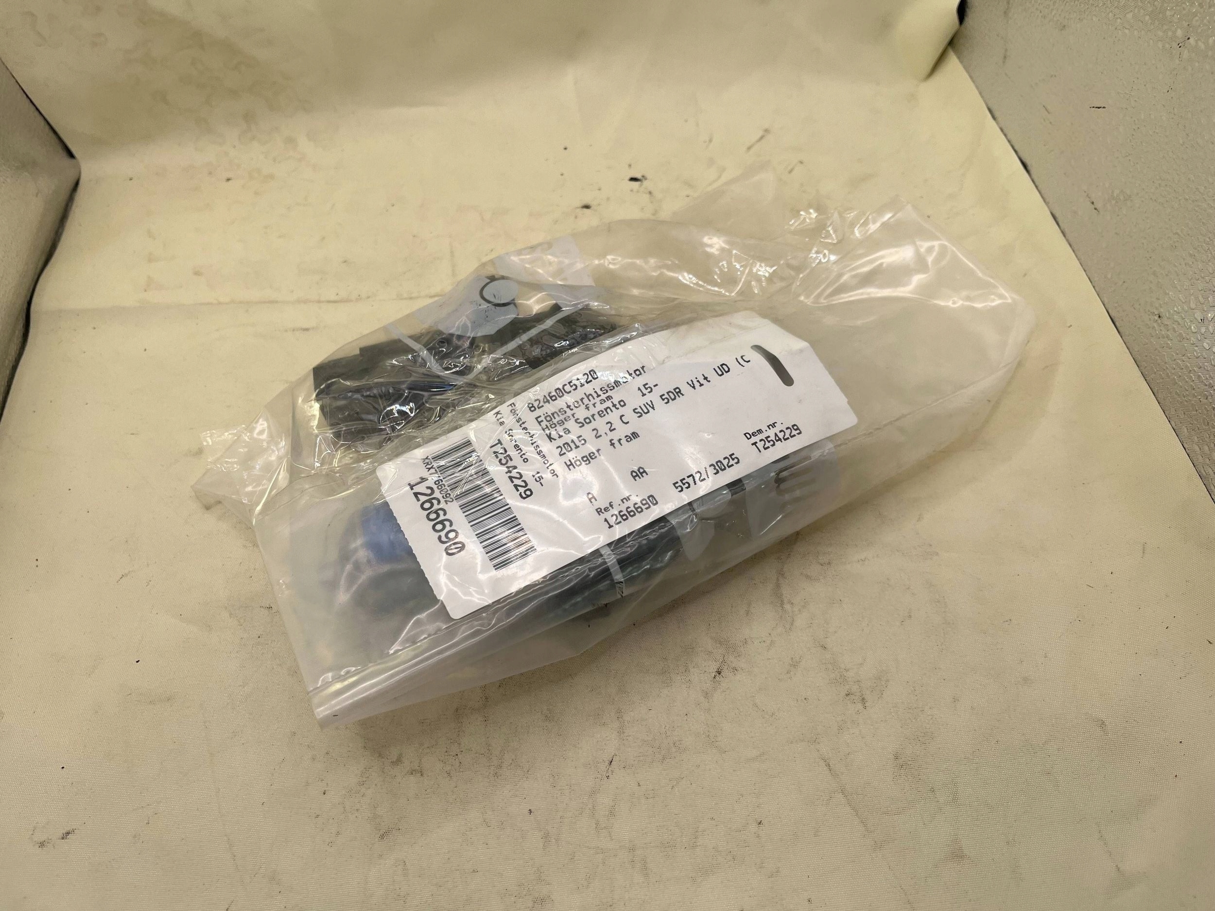 Kia Sorento 3 2015 mini motor lifting windows right front 82460-C5120 !J