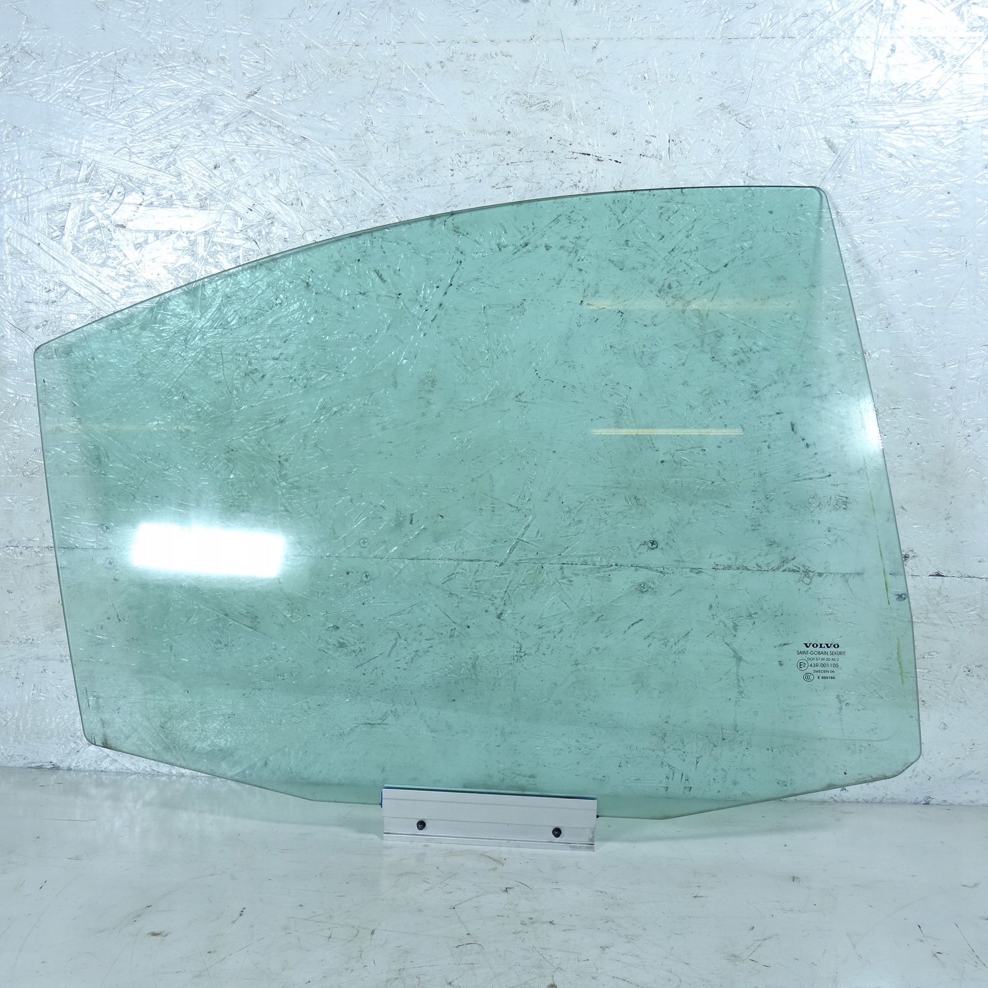 VOLVO S60 and LIFT window door rear part right