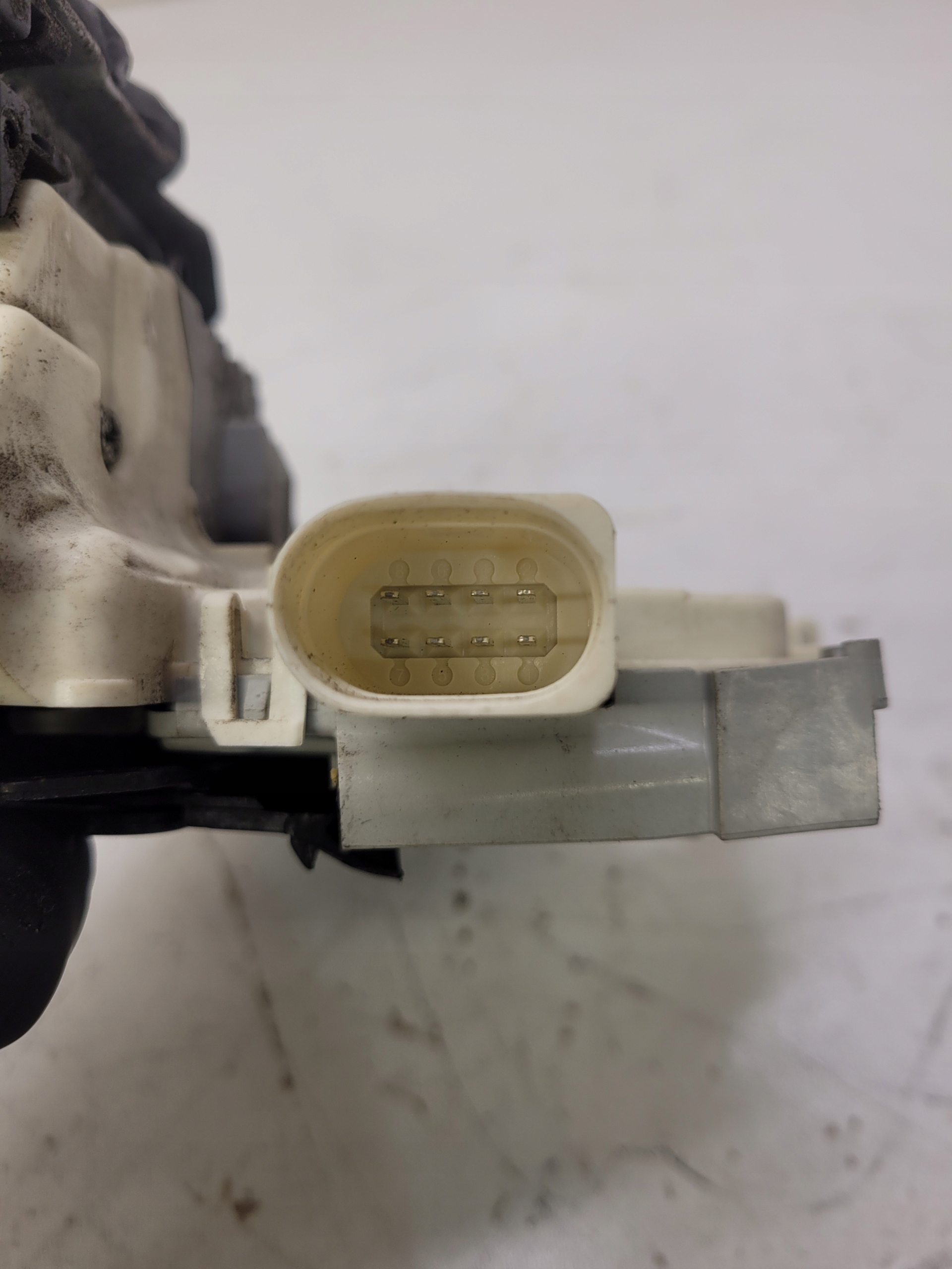 lock door right rear part AUDI A4 B9 A5 A6 4G0839016F