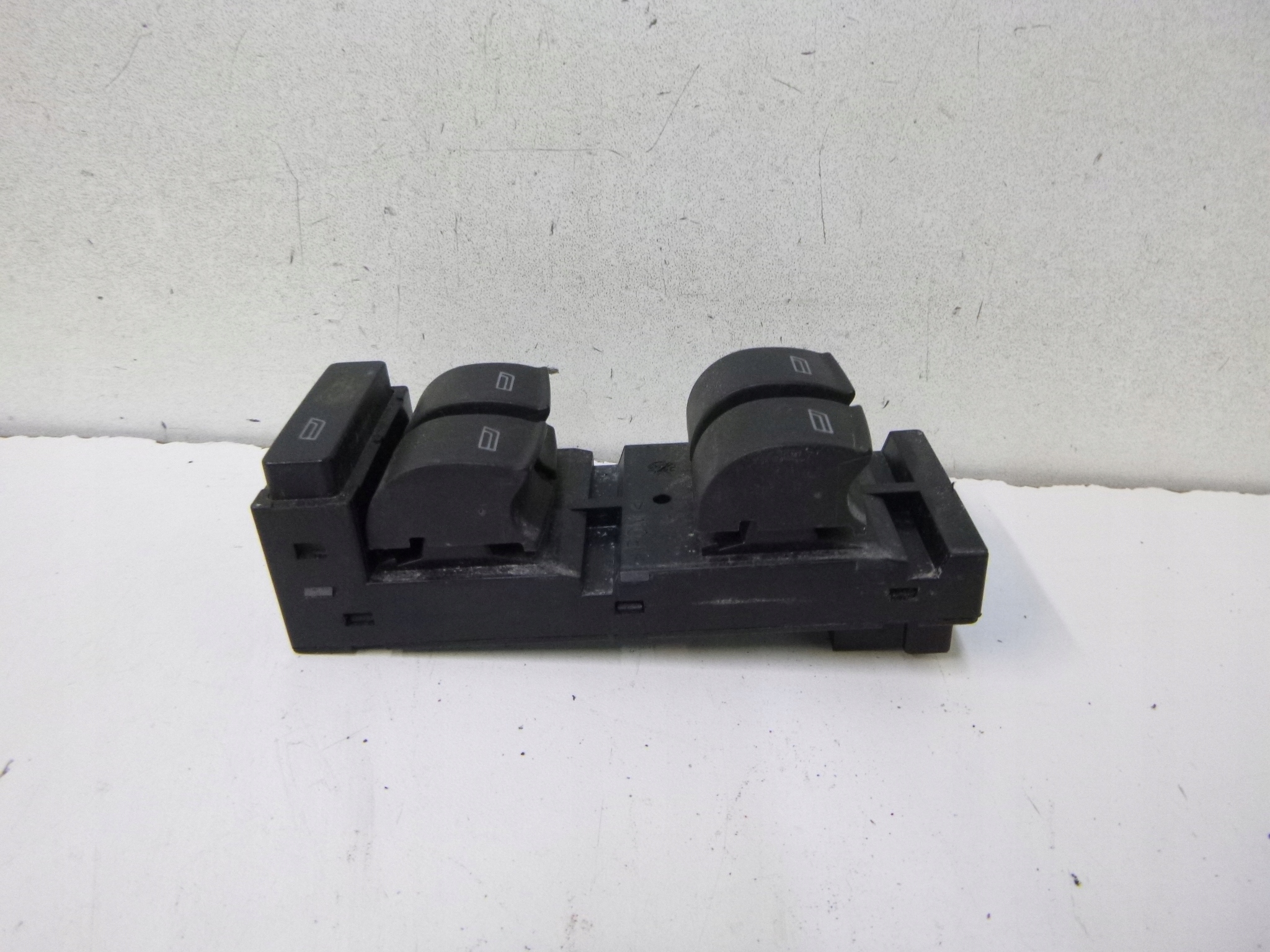 switch panel of the window left Audi A6 C5 04r.