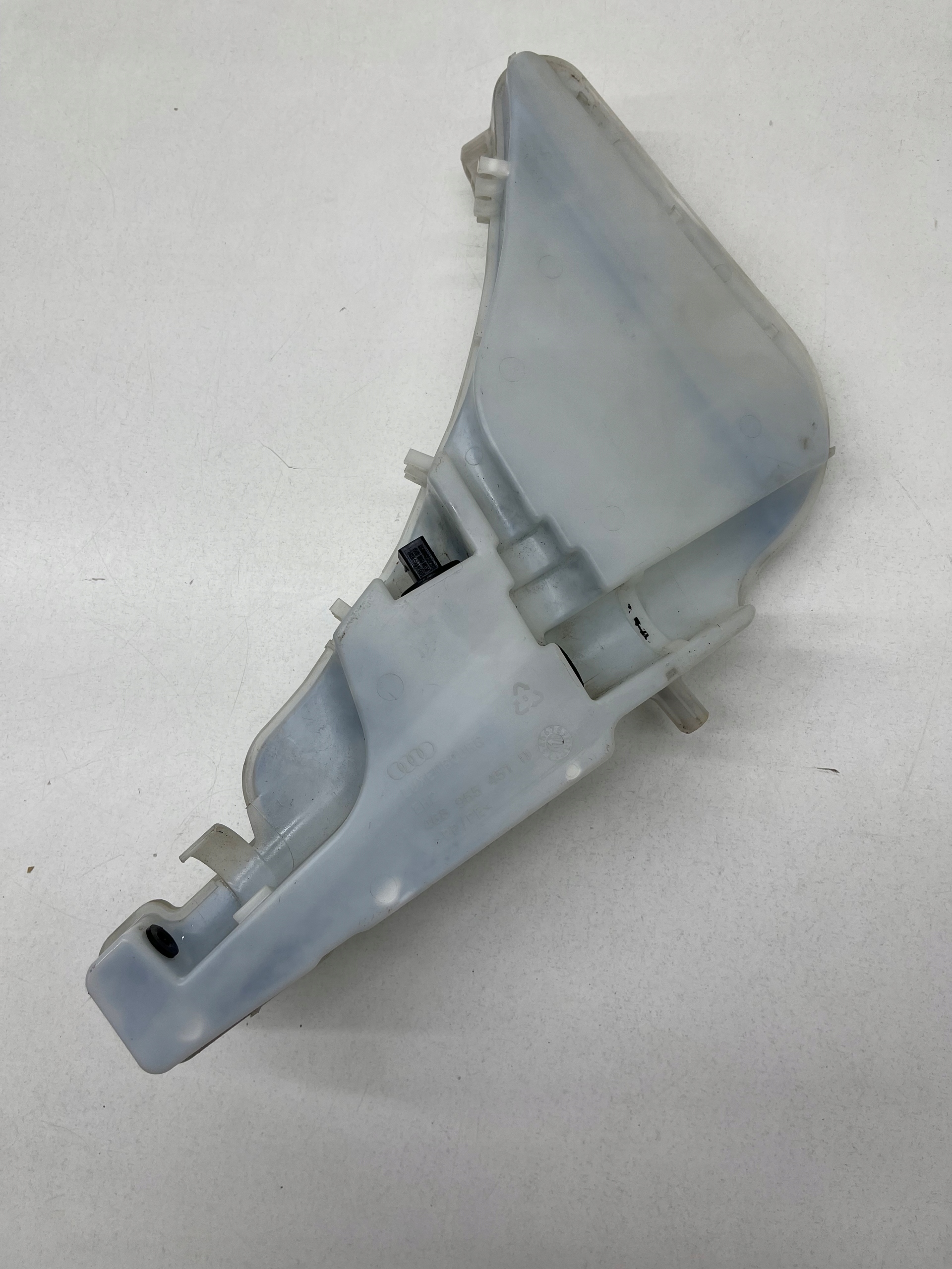 AUDI A6 C7 spremnik gasa mlaznice ispod XENON CALY original!