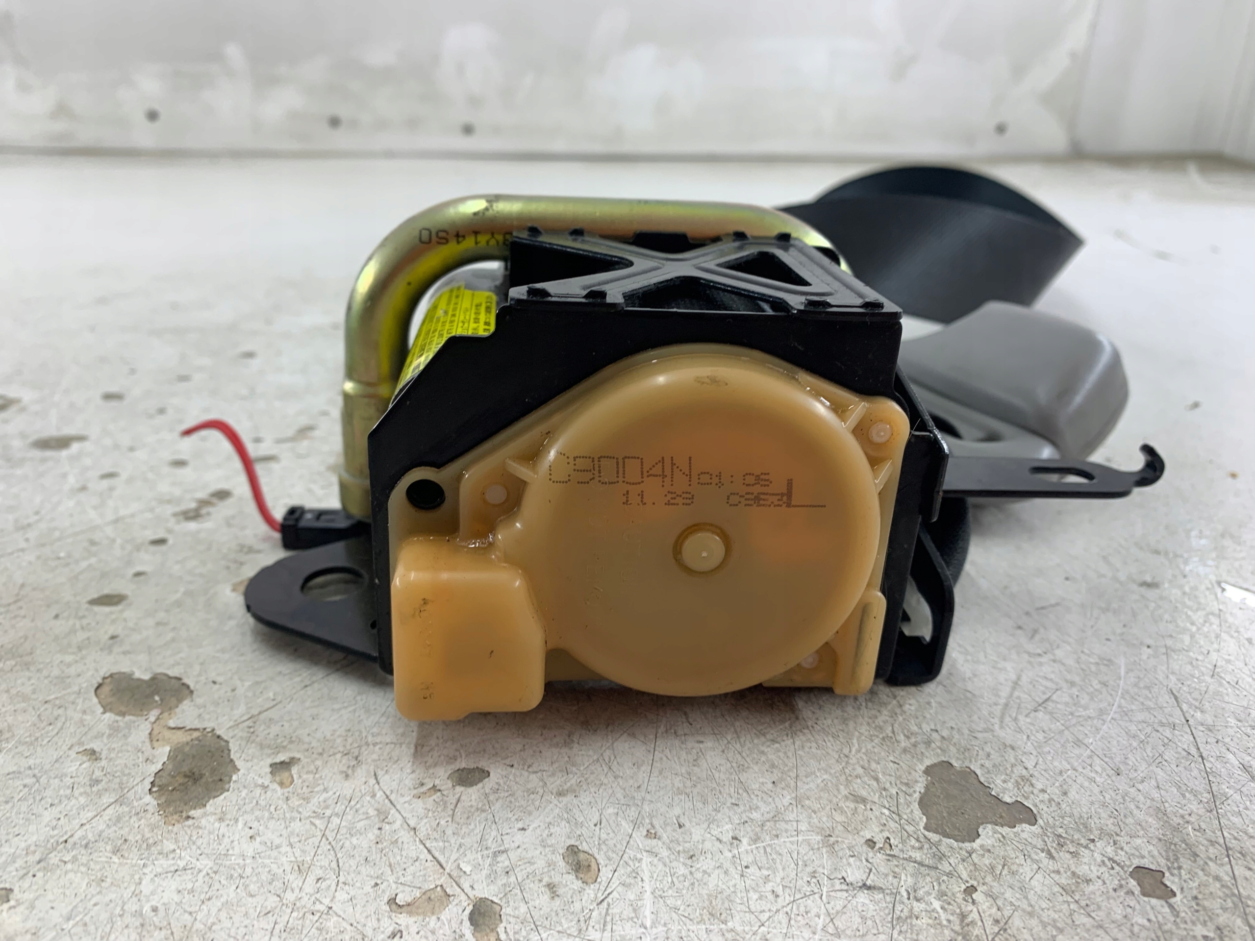 MITSUBISHI OUTLANDER and seat belt left front