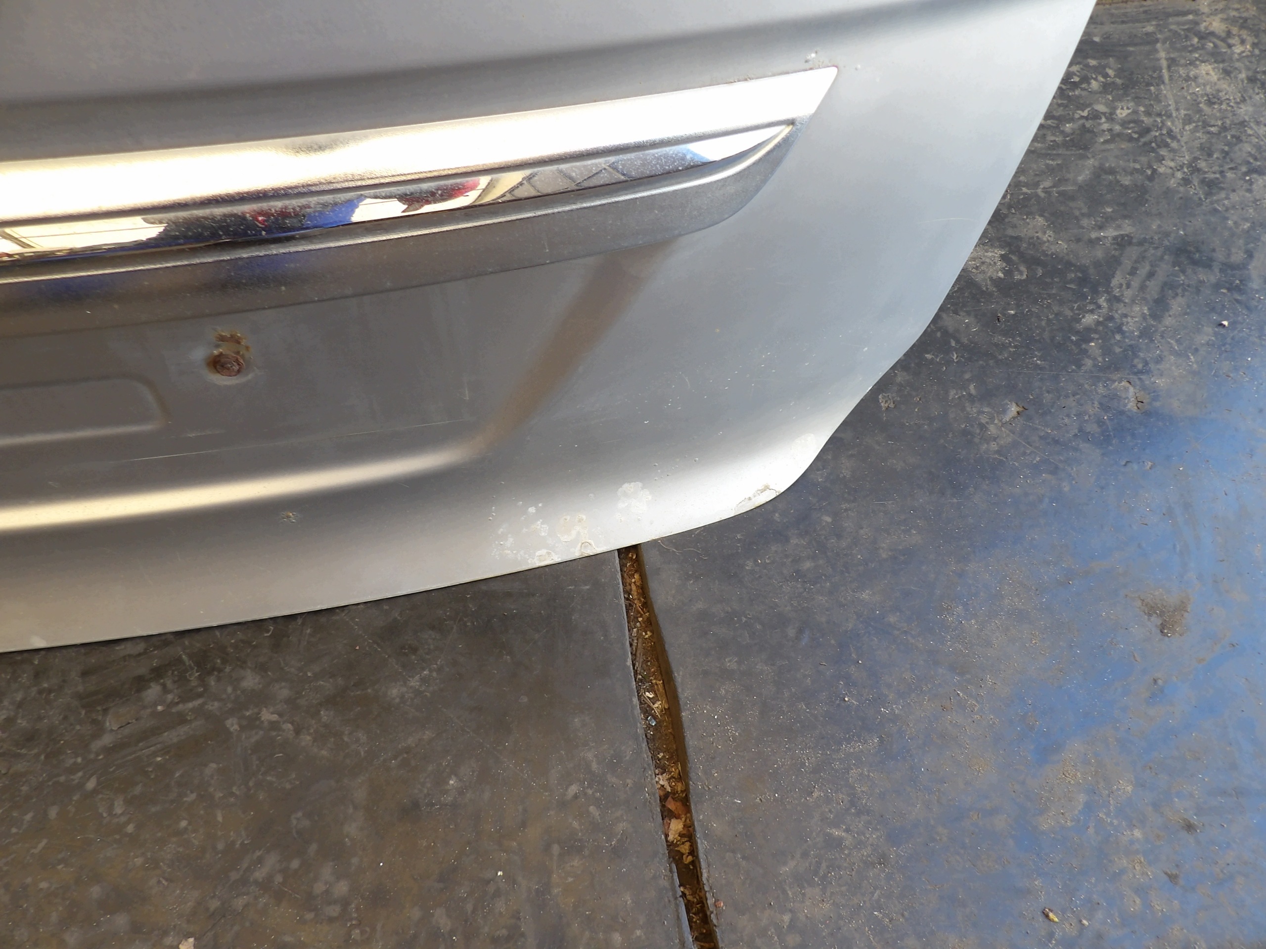 Honda FR-V trunk door boot NH632M
