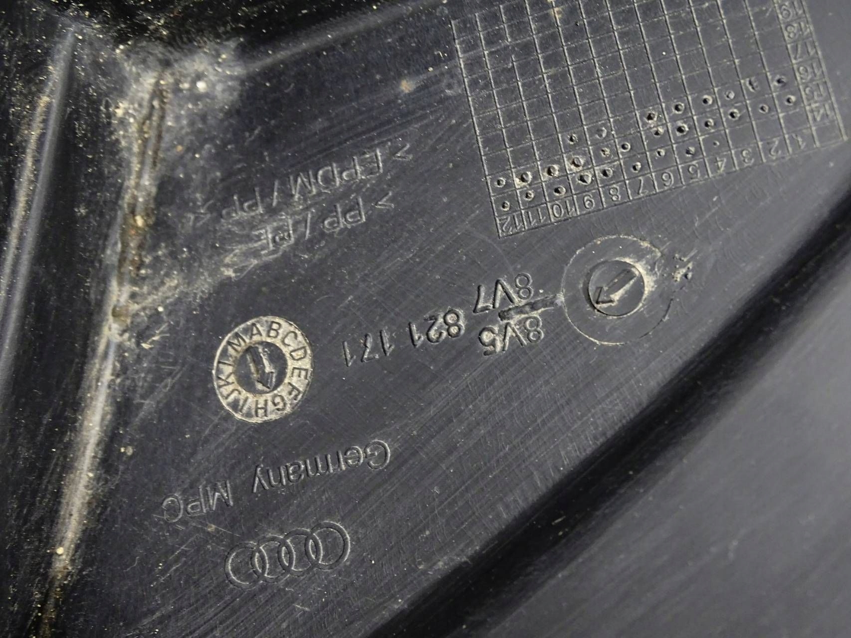 mudguard left front front AUDI A3 8V 8V7821171