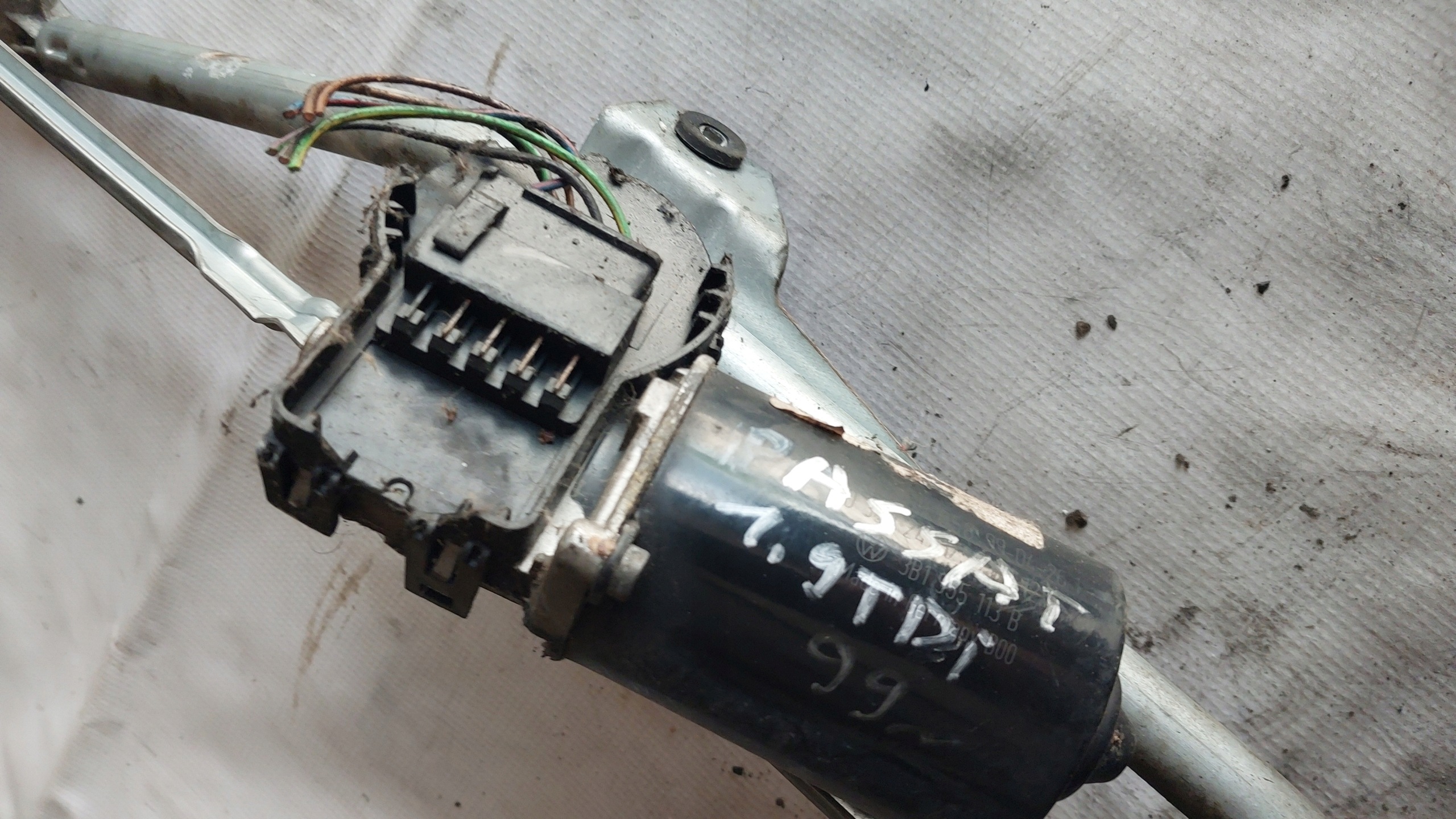 Gestänge Motor Wischer vorne 3B1955113B VW PASSAT B5 96-05 R.