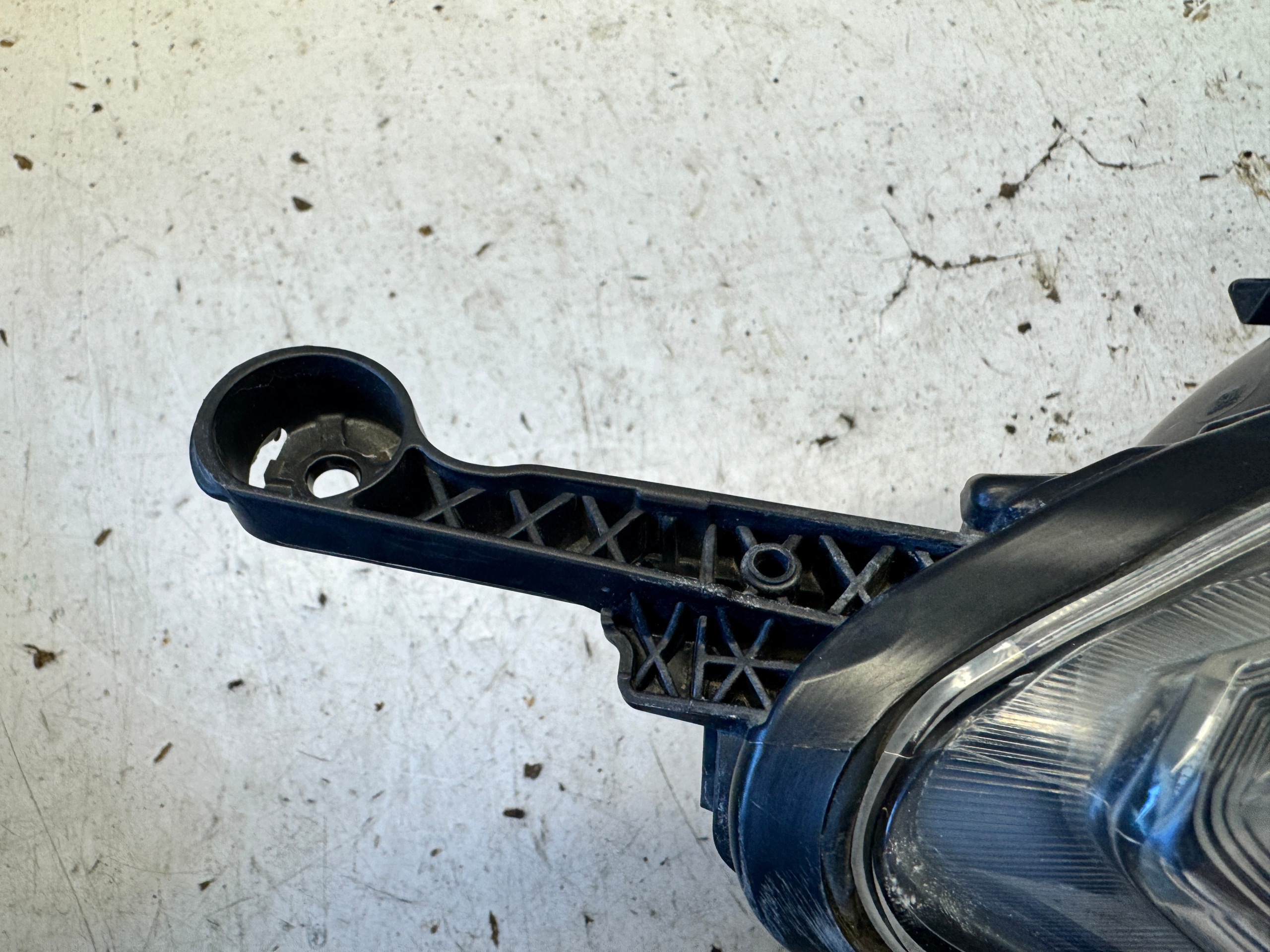 OPEL ASTRA J LIFT REFLEKTOR right front light right CIEMNA H7 13371596 EU