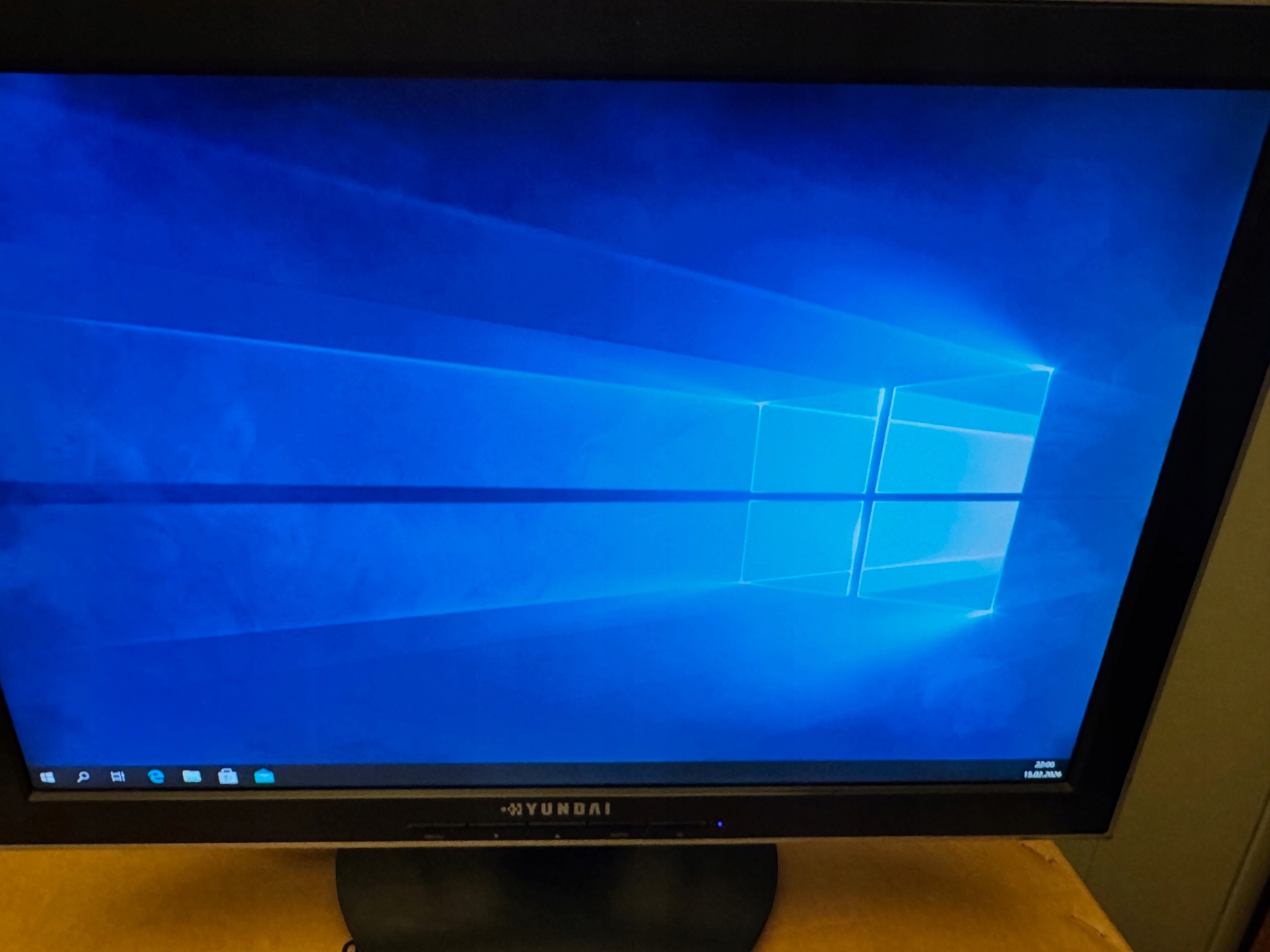 Monitor Hyundai N90W