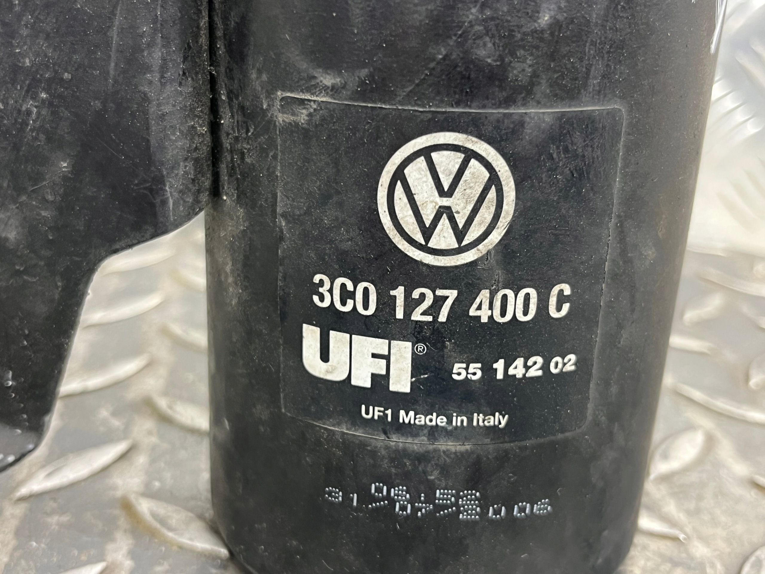 Gehäuse filter des Kraftstoffsbehälters VOLKSWAGEN TOURAN 1 3C0127400C