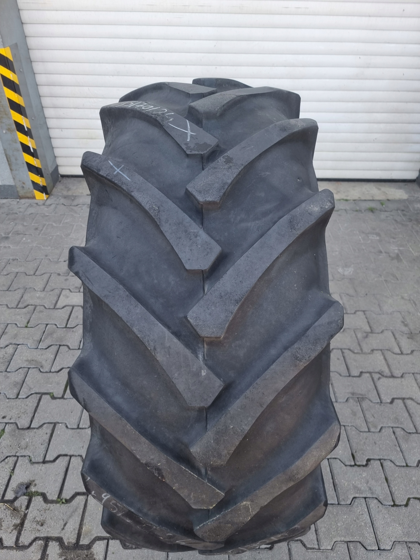 ШИНЫ 495 / 70R24 CONTINENTAL CONTRACT AC70G