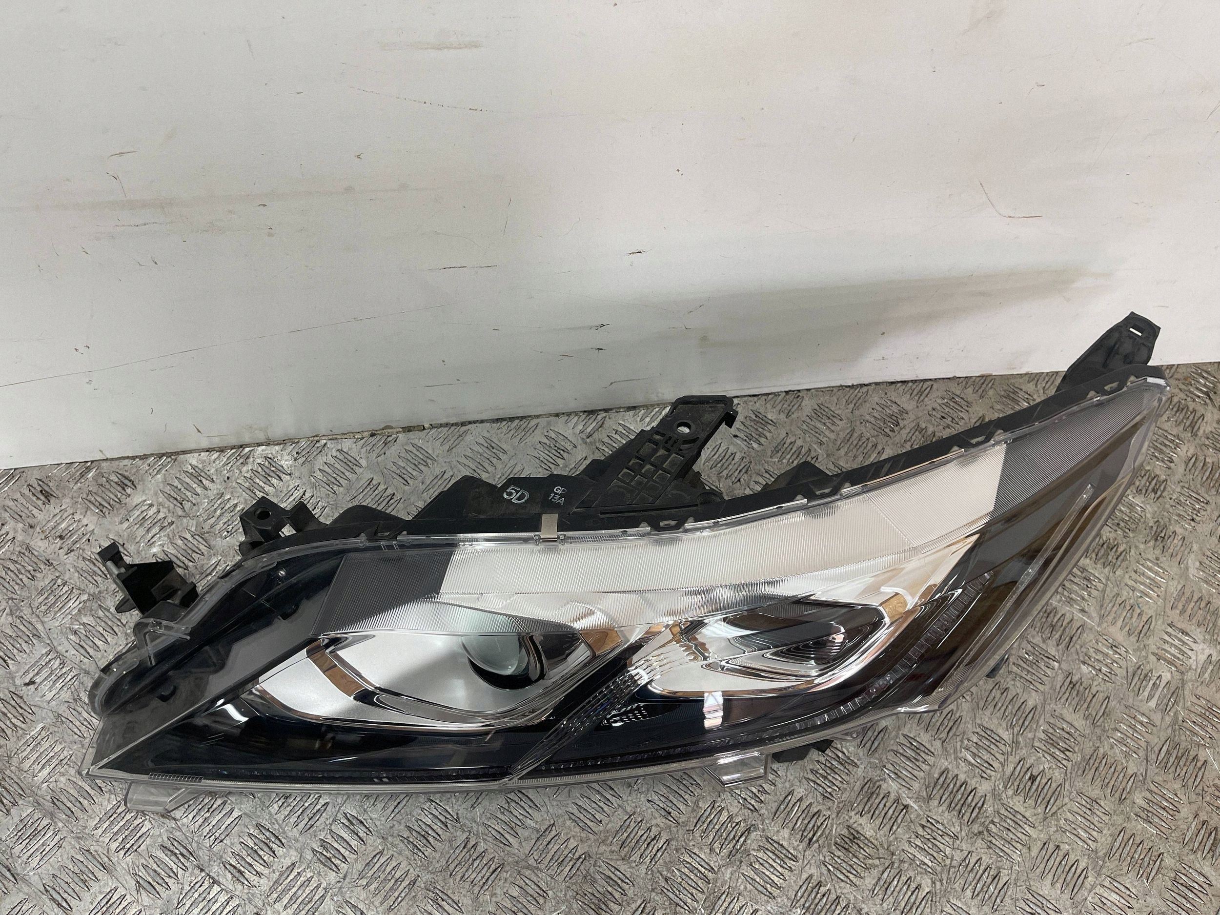 REFLEKTOR front side left MITSUBISHI ECLIPSE CROSS 17- LED