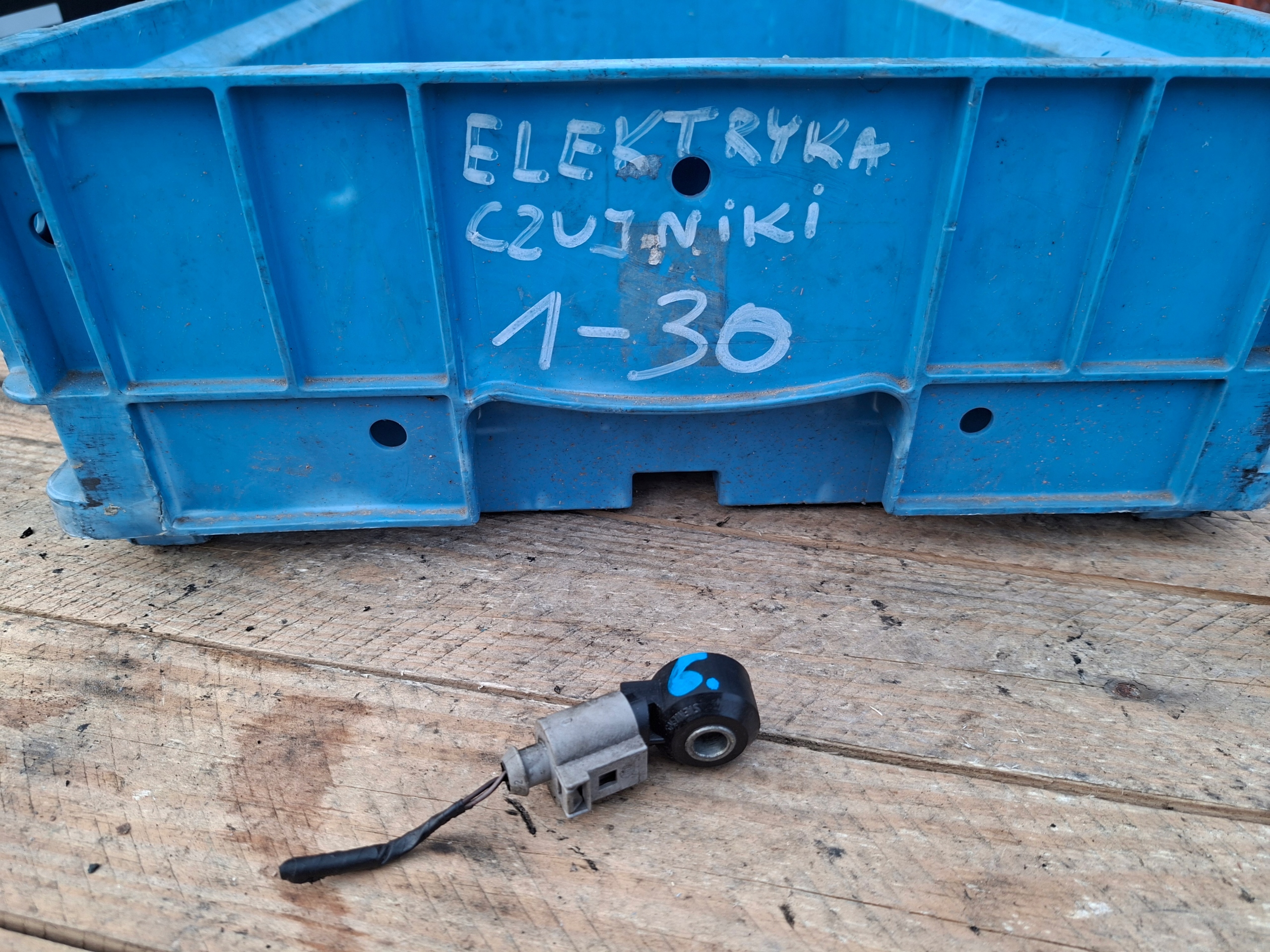 Sensor STUKOWY VOLKSWAGEN AUDI A3 030906377C