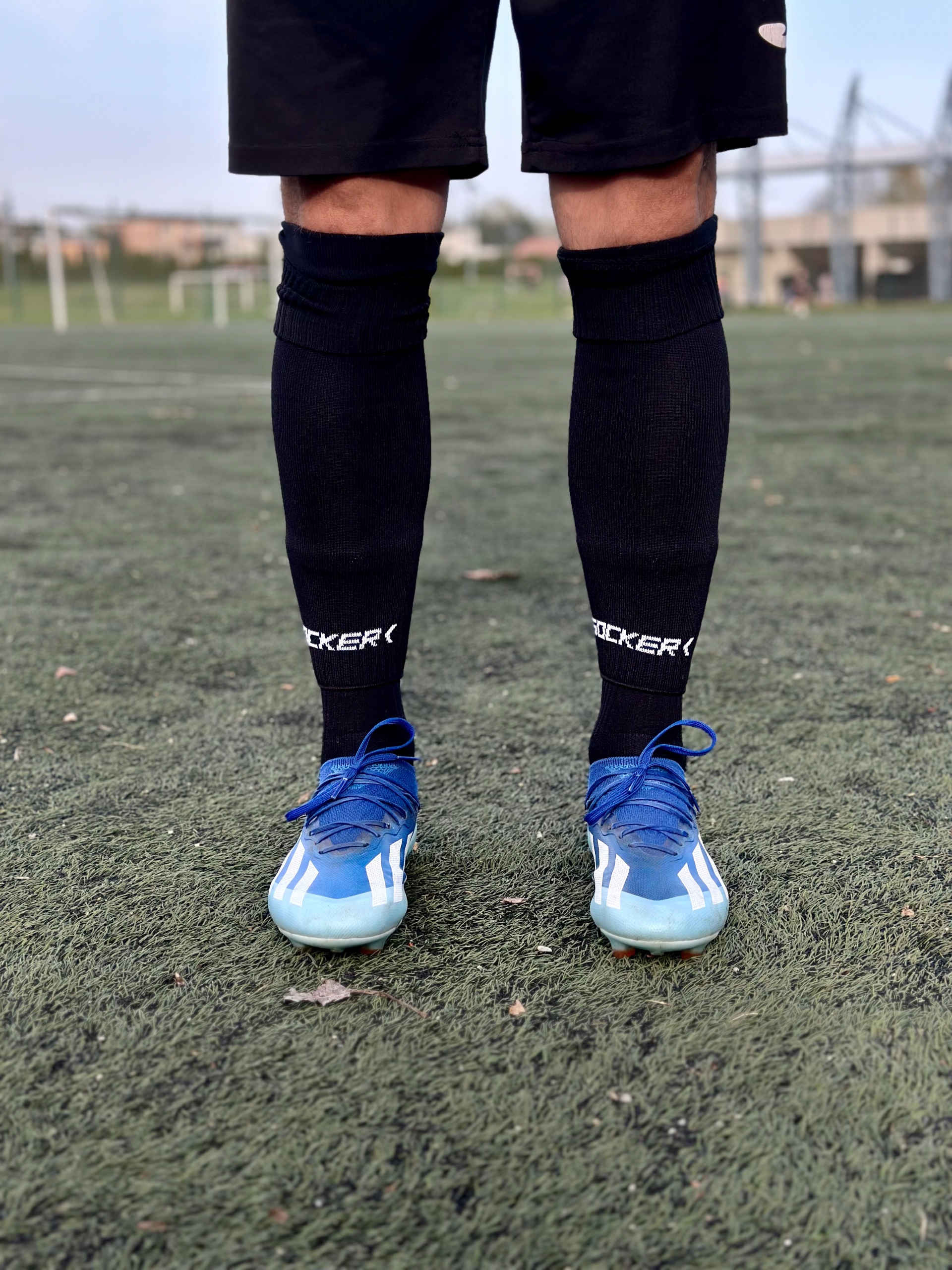 Profesjonalne Czarne Getry piłkarskie/tuby bez stopy Socker King Marka inna