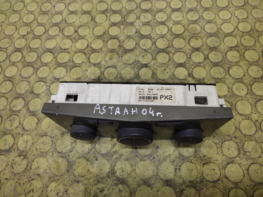 OPEL ASTRA H PANEL klími klimatizaci 13201300PX2