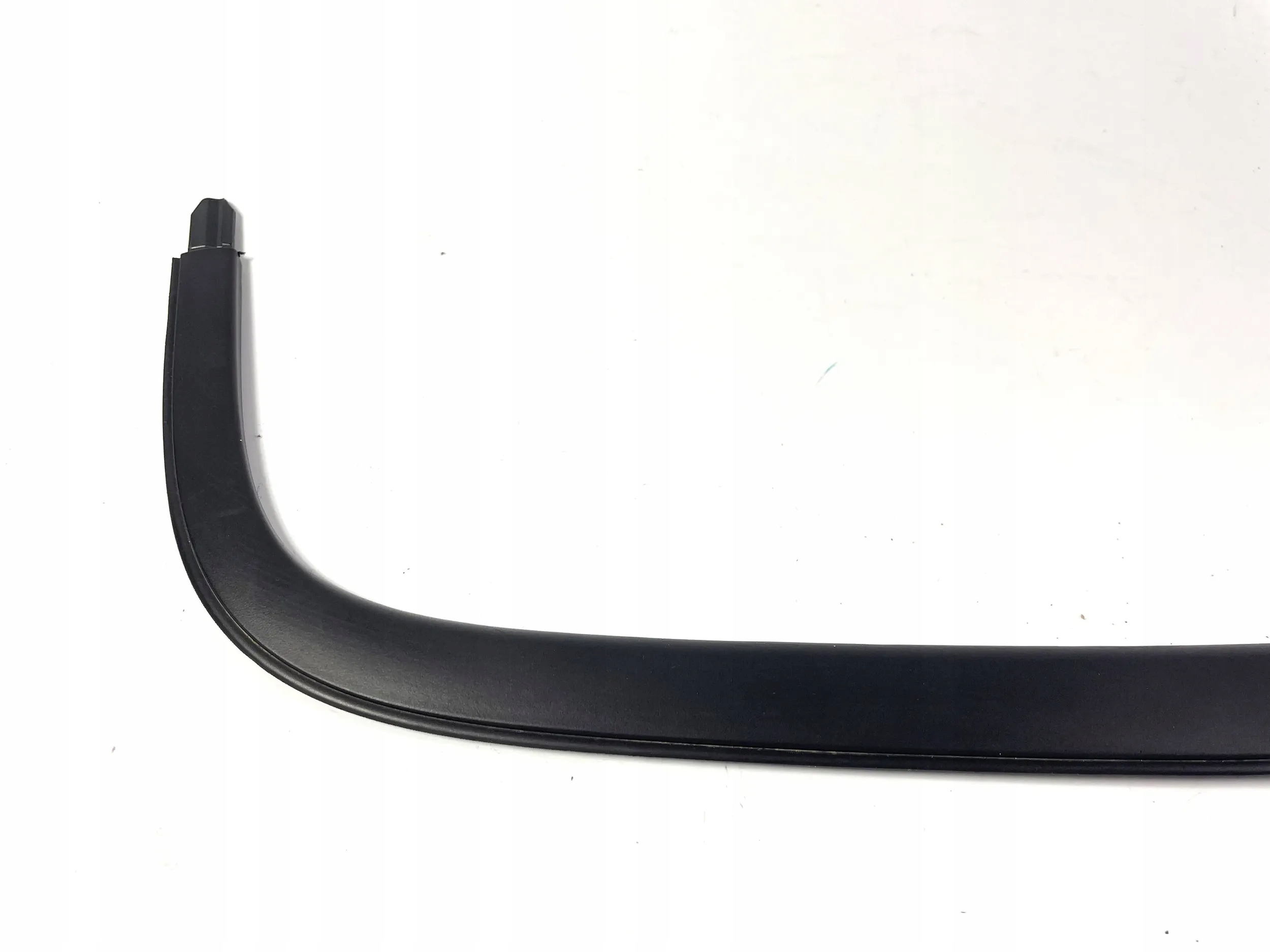 Ram 1500 V moulding door right rear part 2019-24