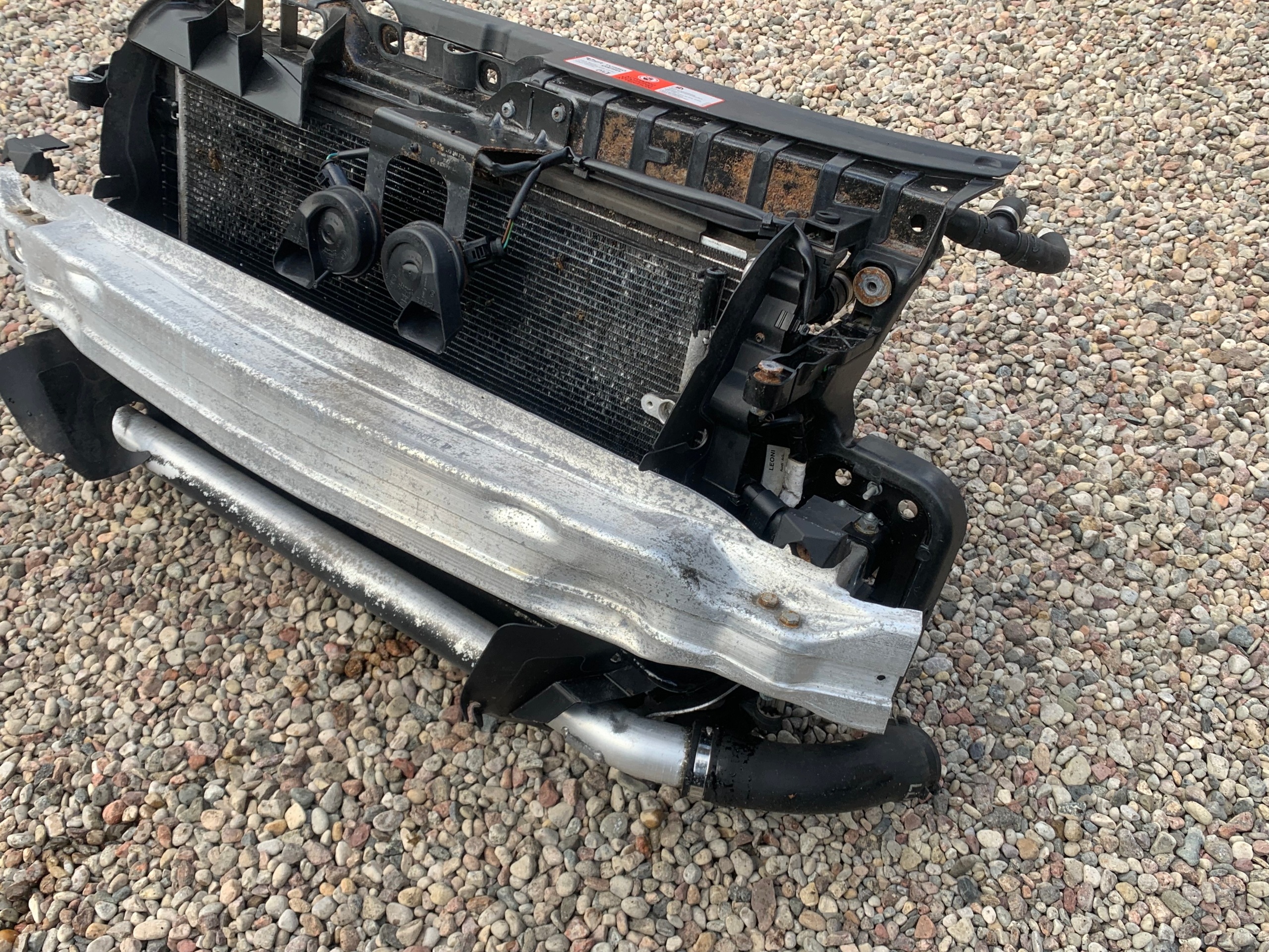 face avant traverse de fer radiateur Audi A6 C6