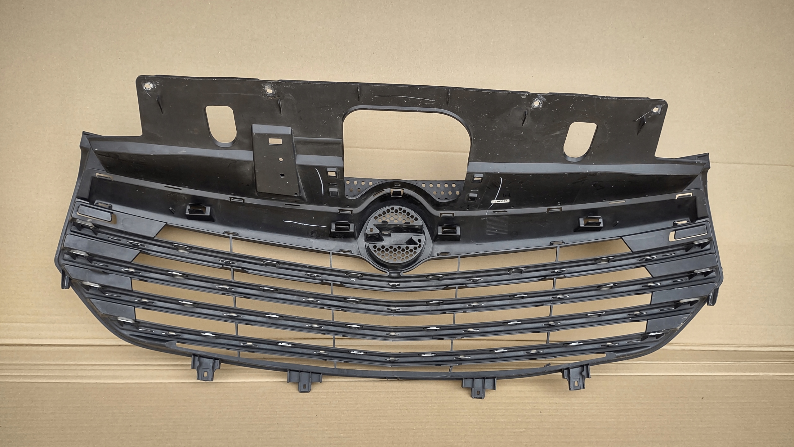opel Vivaro II b 13- решетка радиатора 623105615R 93450928