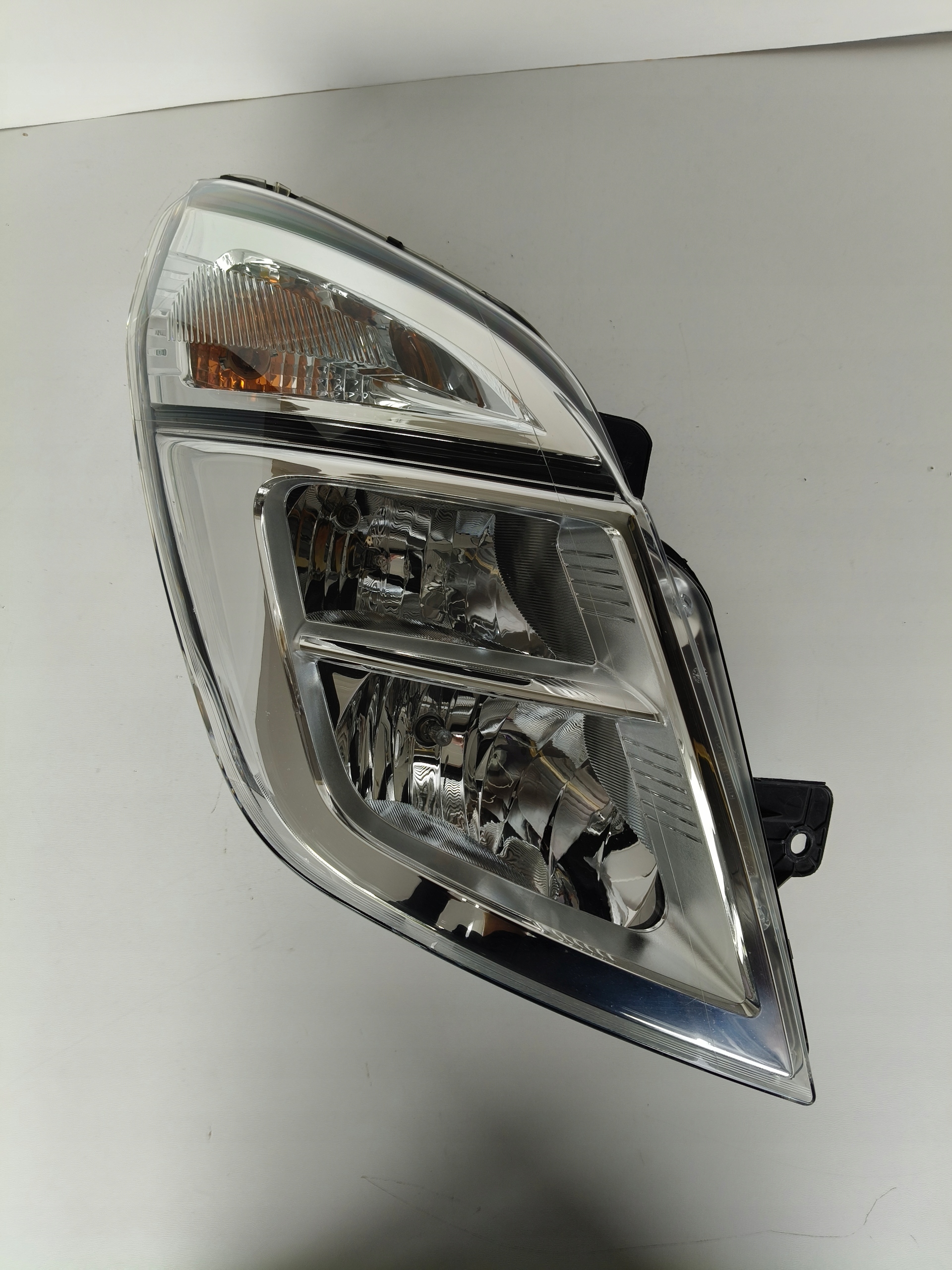 light right REFLEKTOR NISSAN NV400 11