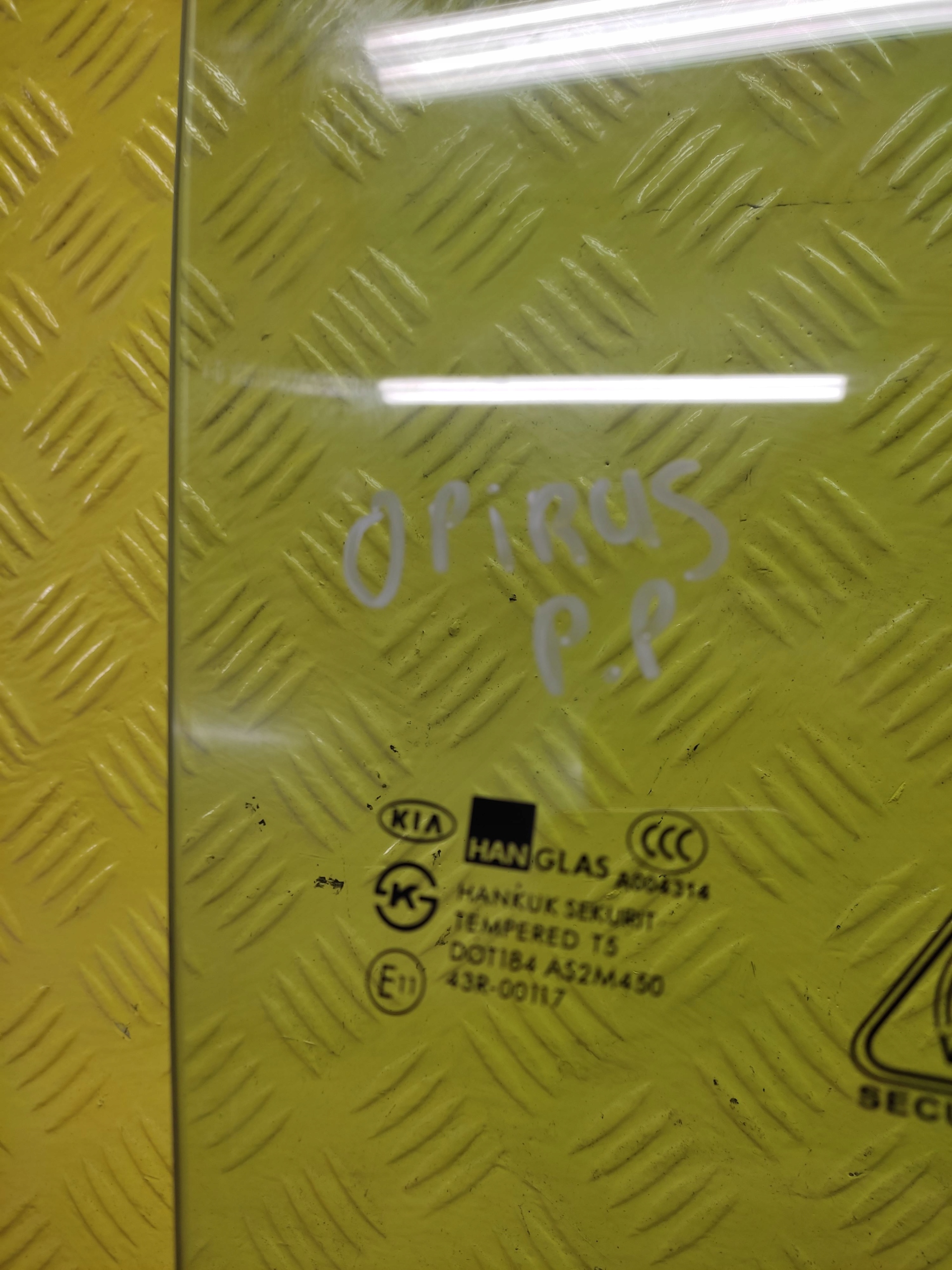 KIA OPIRUS window door right front