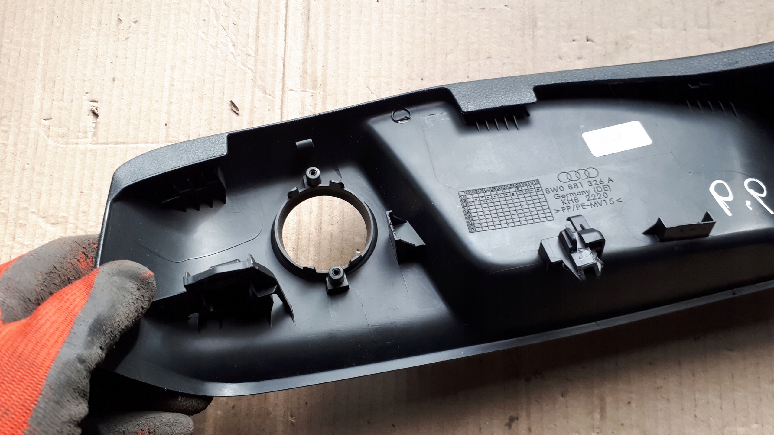 A4 B9 8W Blende Abdeckung SITZ rechts 8W0881326A A5 8W