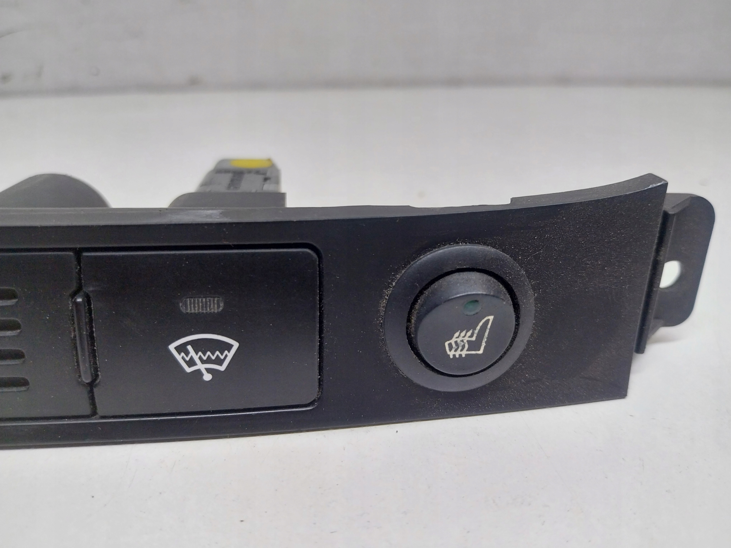KIA CARNIVAL II 06-14 switch seats