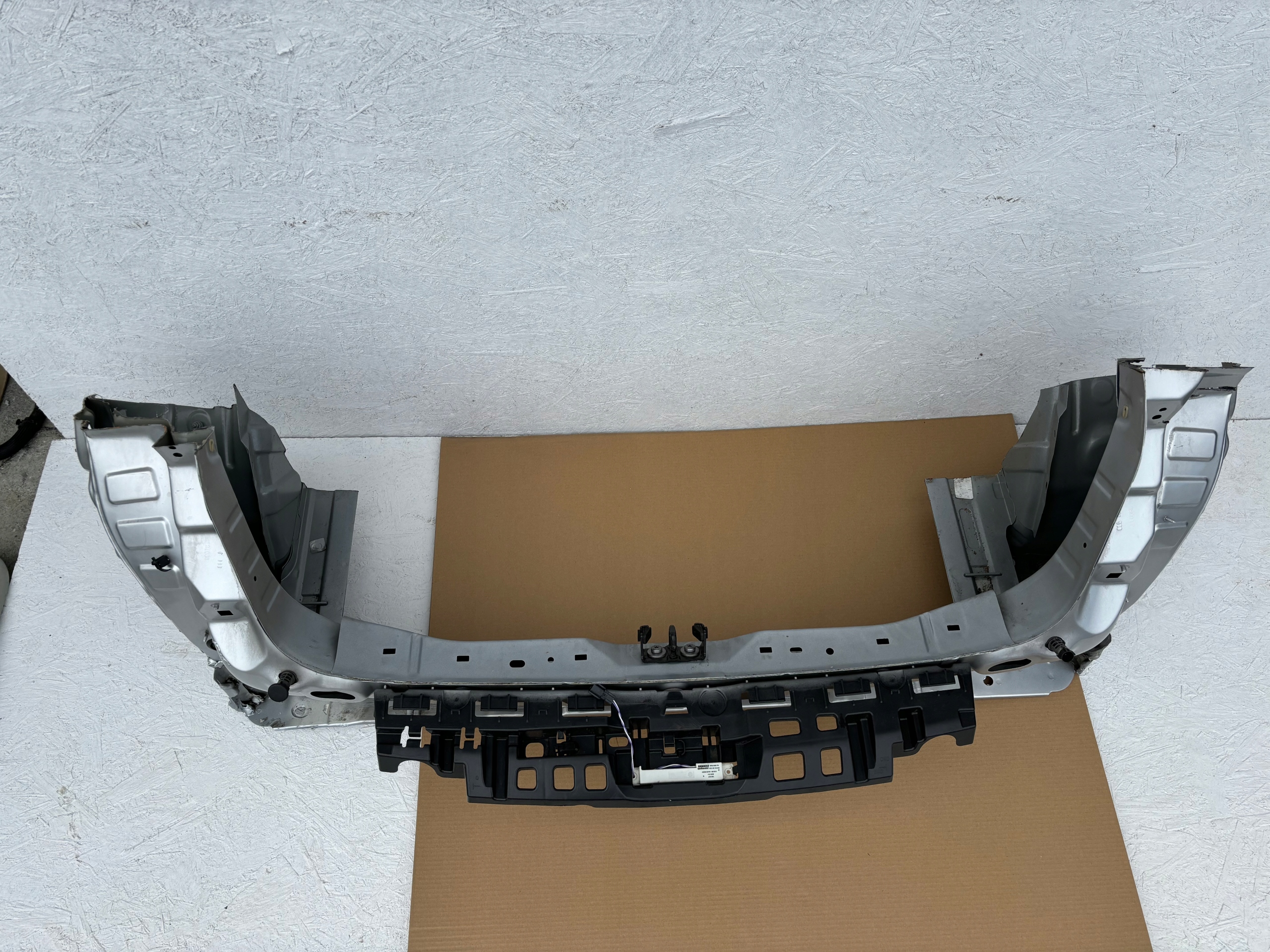 RENAULT MEGANE III HATCHBACK PAS TYLNY Typ samochodu Samochody osobowe