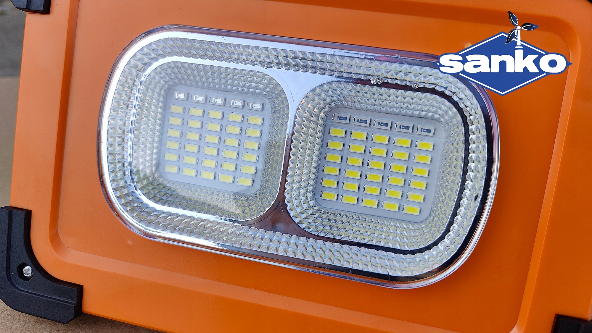 Lampa solarna SANKO LED F0270 PowerBank 10W 6000K Waga produktu z opakowaniem jednostkowym 1 kg