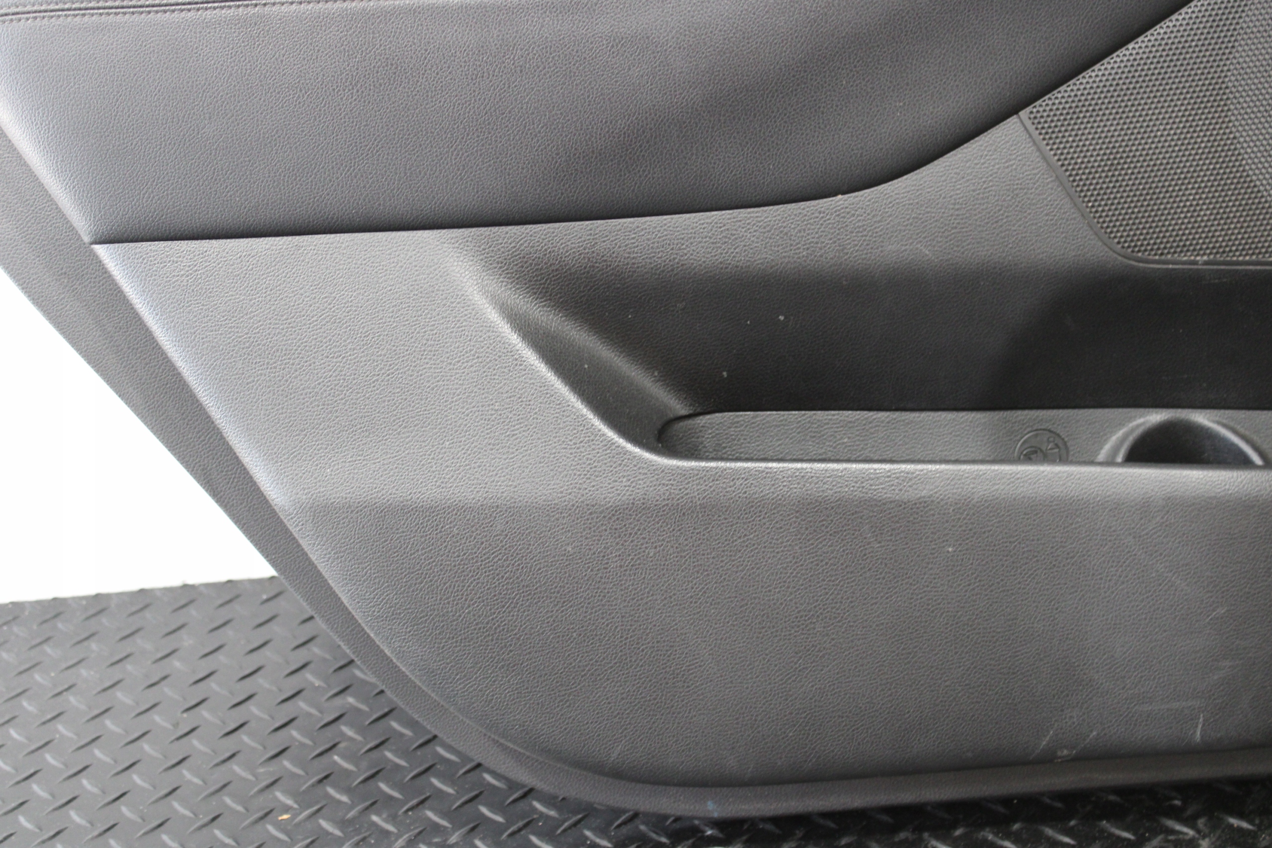 upholstery side door left rear part KIA CARENS IV 4