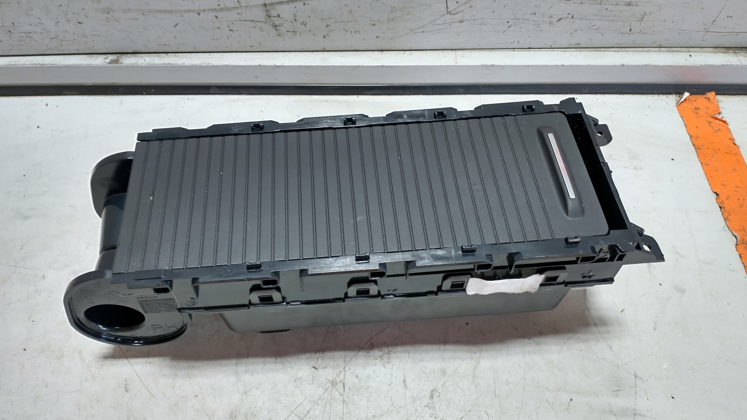 FORD FOCUS MK4 SCHOWEK Z PODŁOKIETNIKA