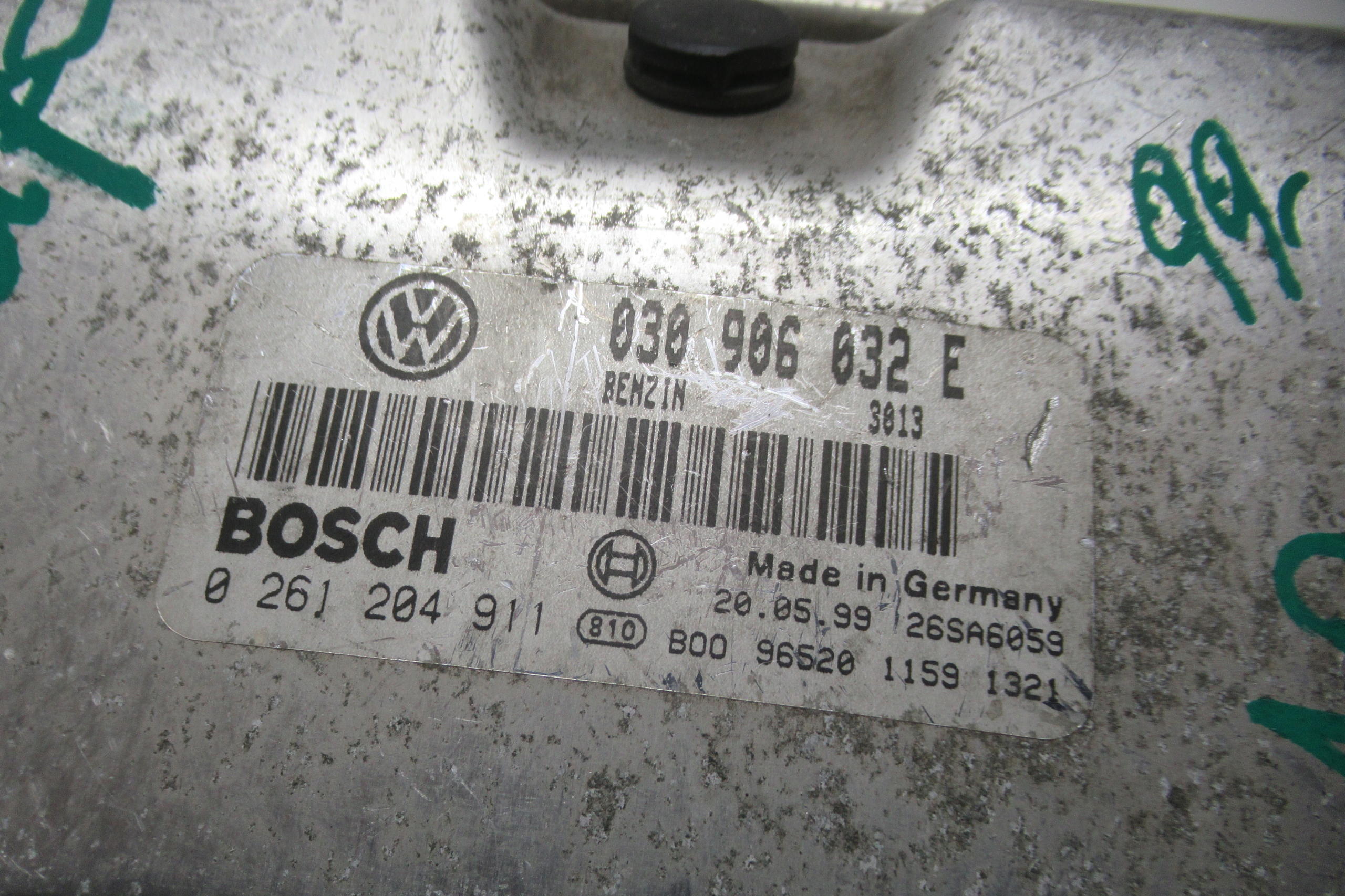 VW LUPO 1.0 99R computer control unit of the engine 030906032E
