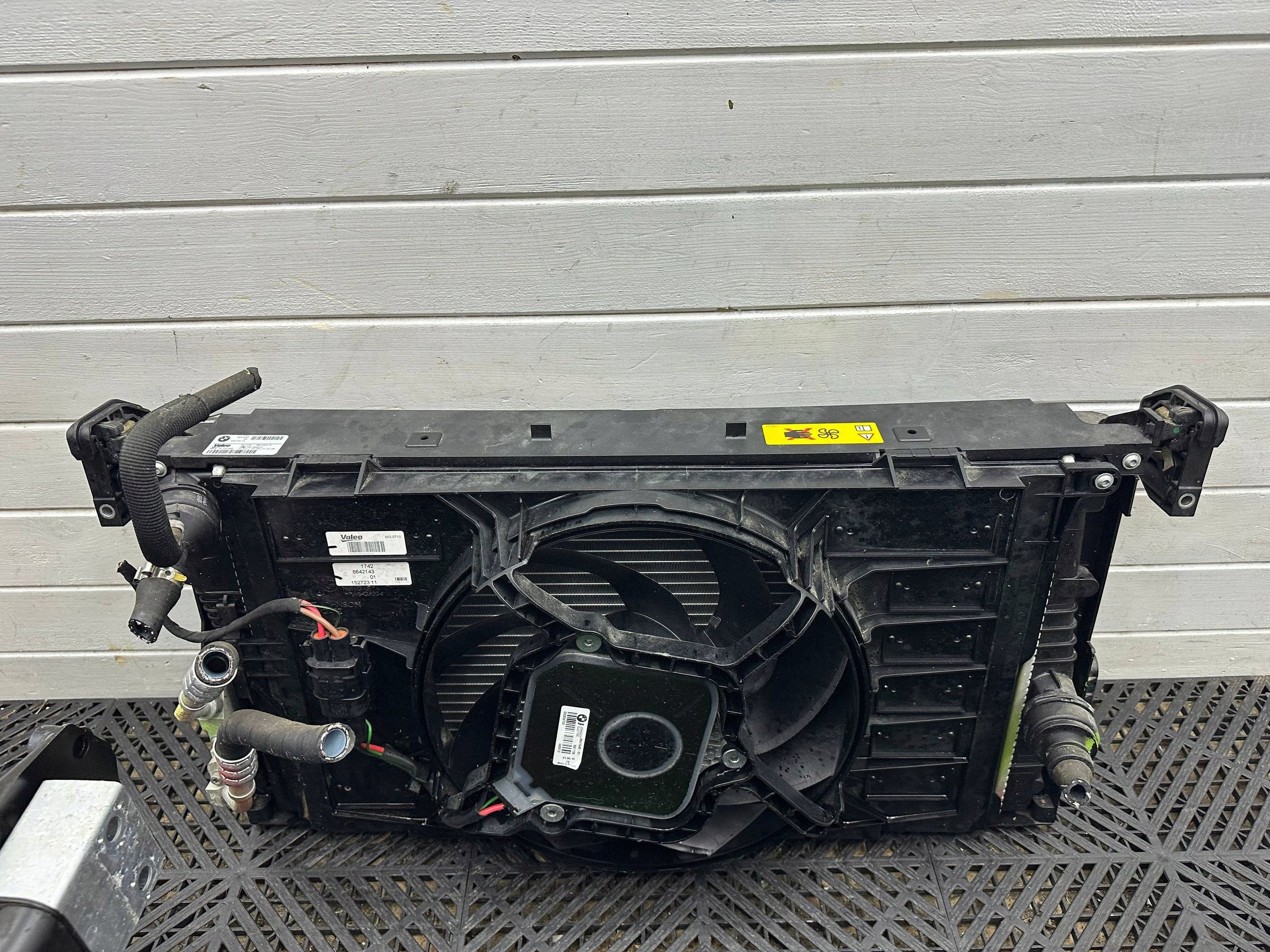support panel for radiators Z CHLODNICAMI BMW I3 USA