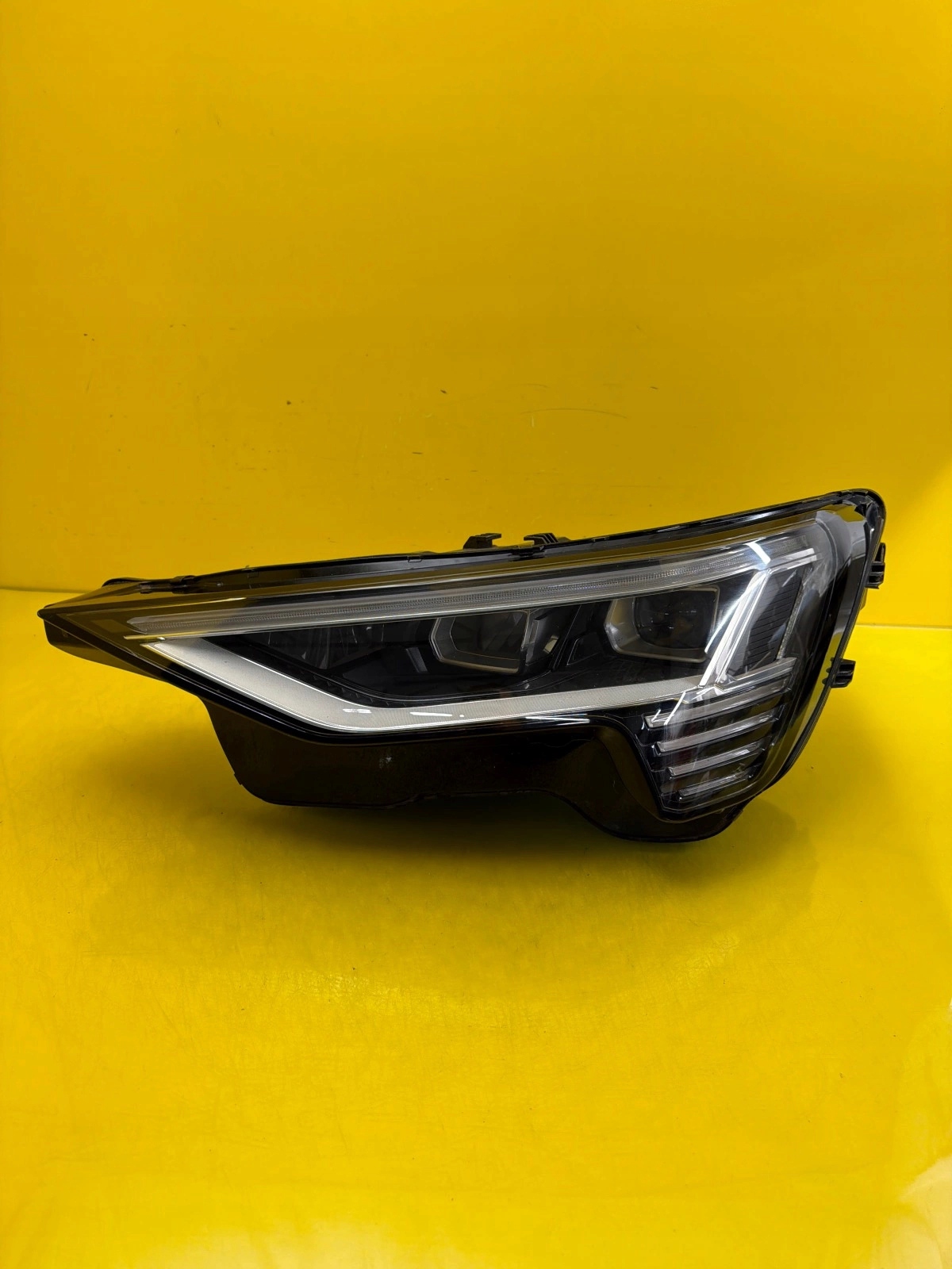 light left Audi E-tron 4KE Full Led 4KE941039