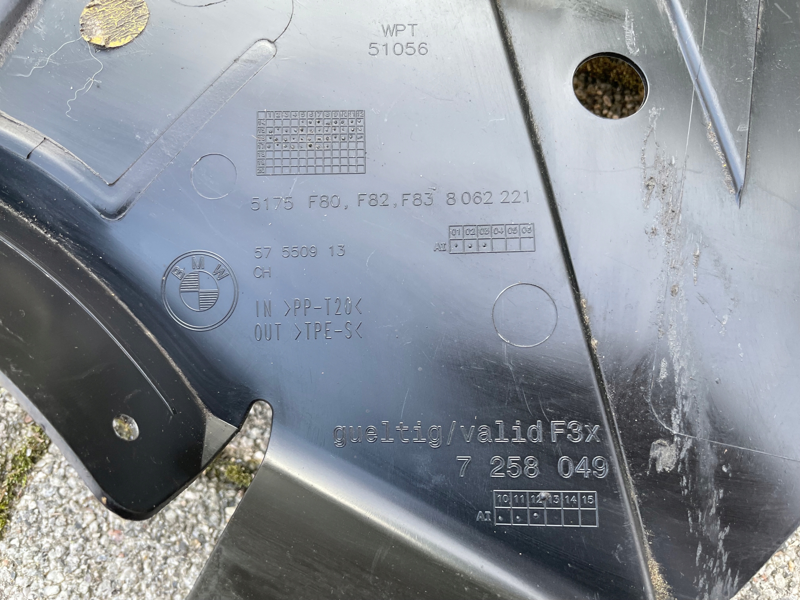 BMW F30 F31 F32 F36 OSŁONA PODWOZIA LEWA 7258049 Producent części BMW OE