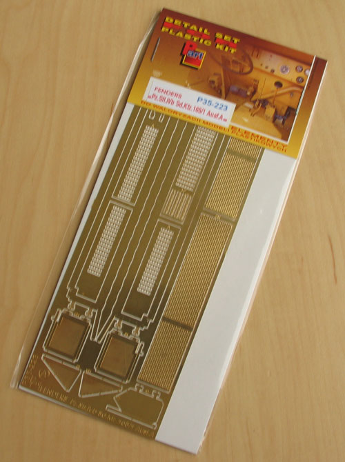 Part P35-223 1/35 Pz.Sfl.IVb Sd.Kfz.165/1 Ausf.A blatníky (Dragon)