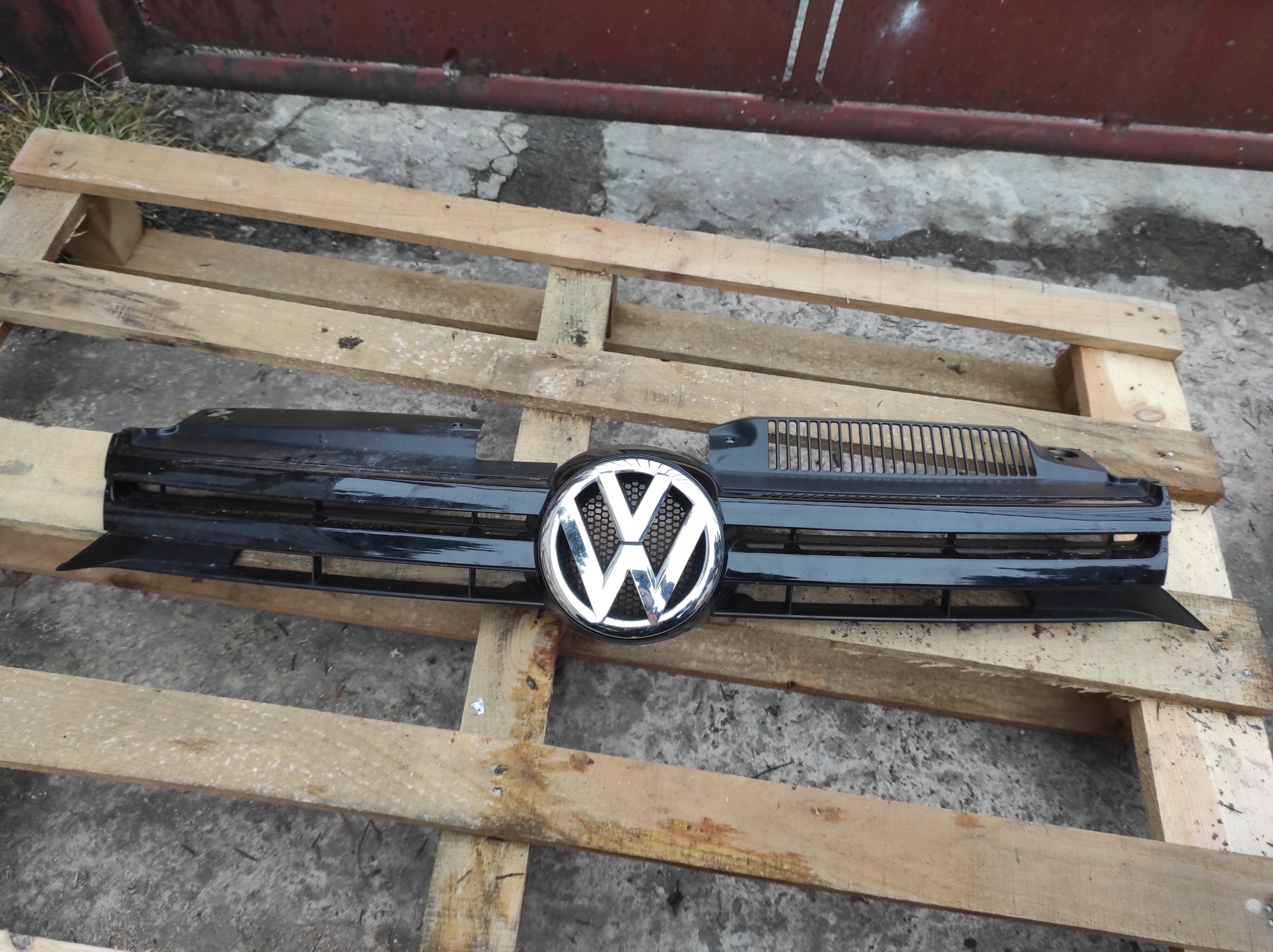 Volkswagen 5K0853653 grille radiator