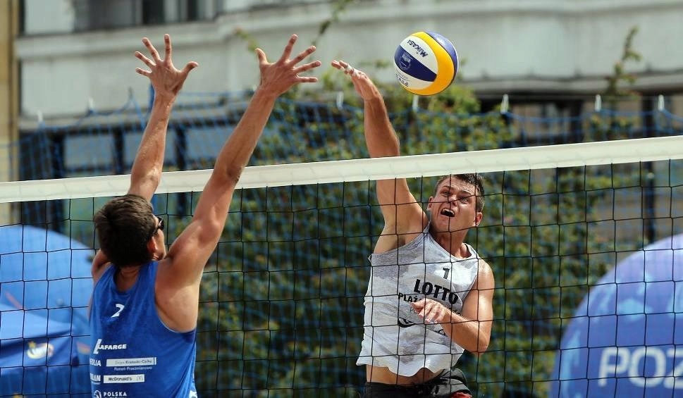 SIATKA DO SIATKÓWKI WZMOCNIONA TAŚMĄ Z 4 STRON Pokrowiec w zestawie nie