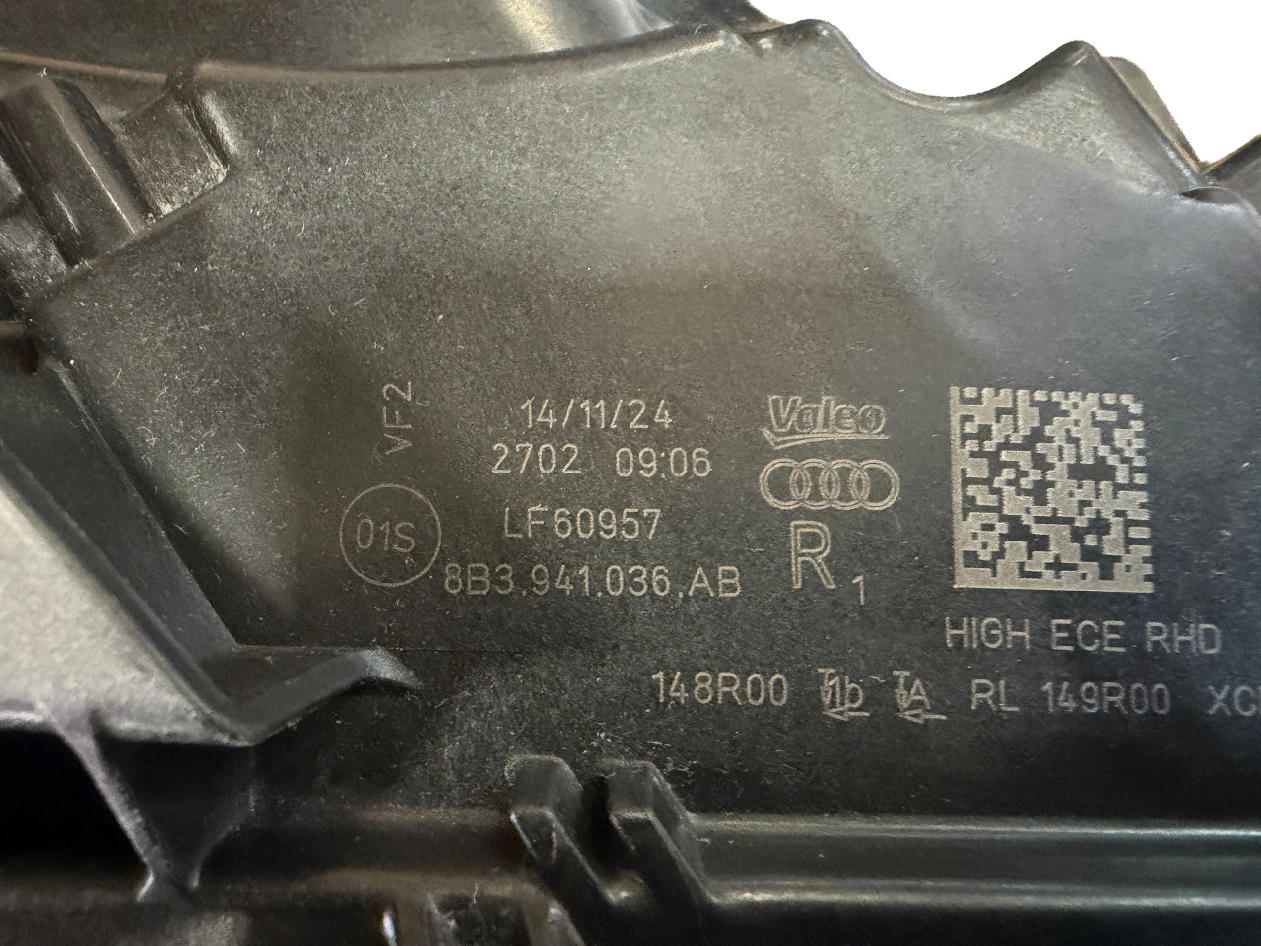 AUDI A5 B10 lights front MATRIX 8B3941035AB
