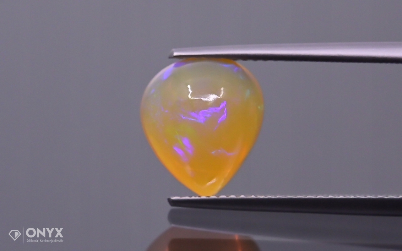 Opál z Etiopie kabošon slza 12,5x10,5 mm