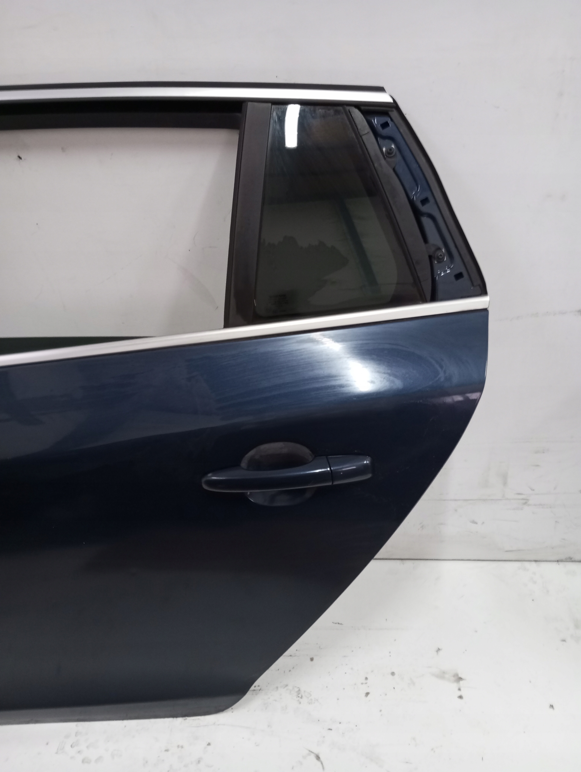 door left rear. VOLVO V60 11R