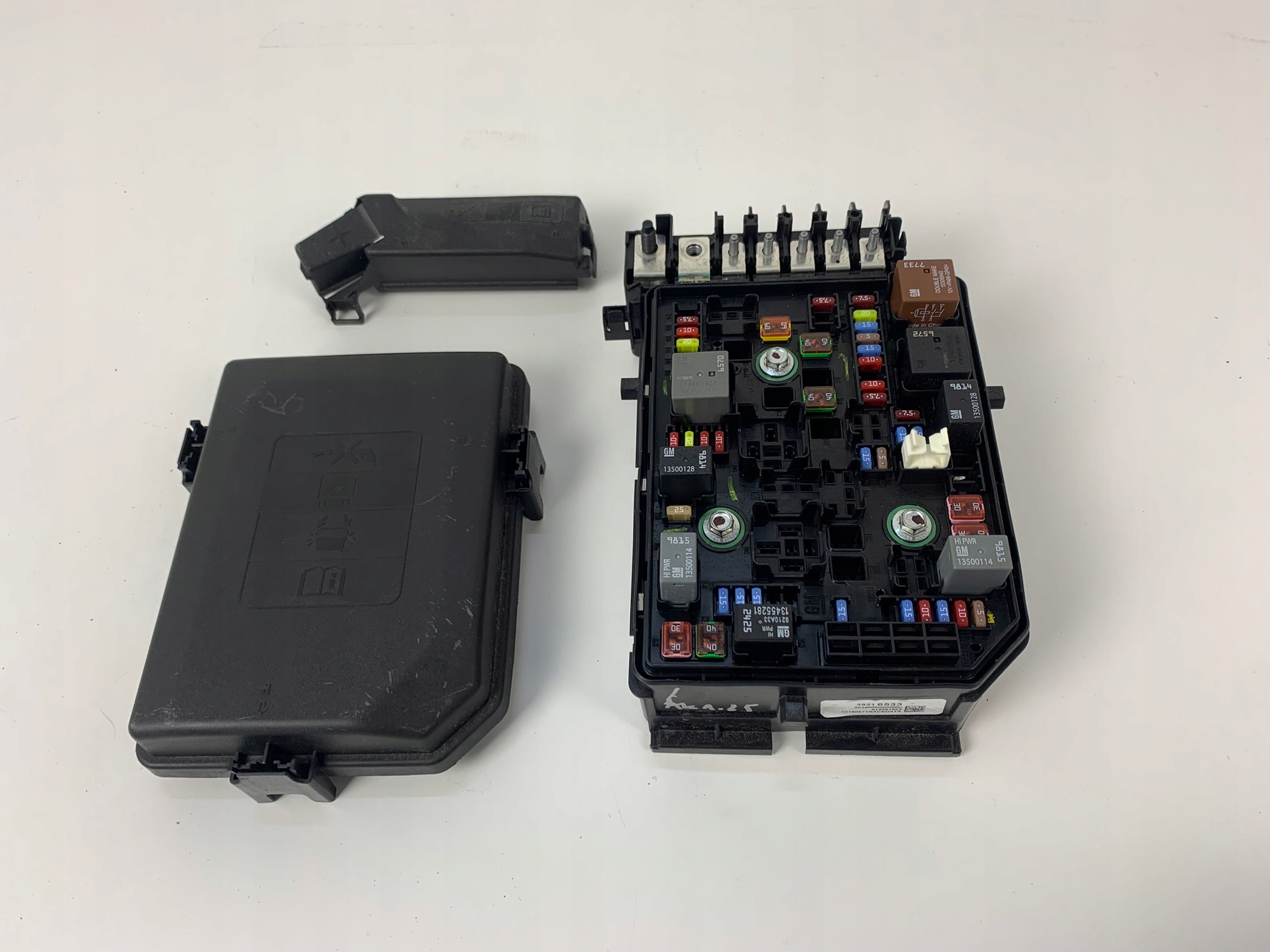 ASTRA V K LIFT 1.2 SKRZYNKA BEZPIECZNIKÓW 39216533