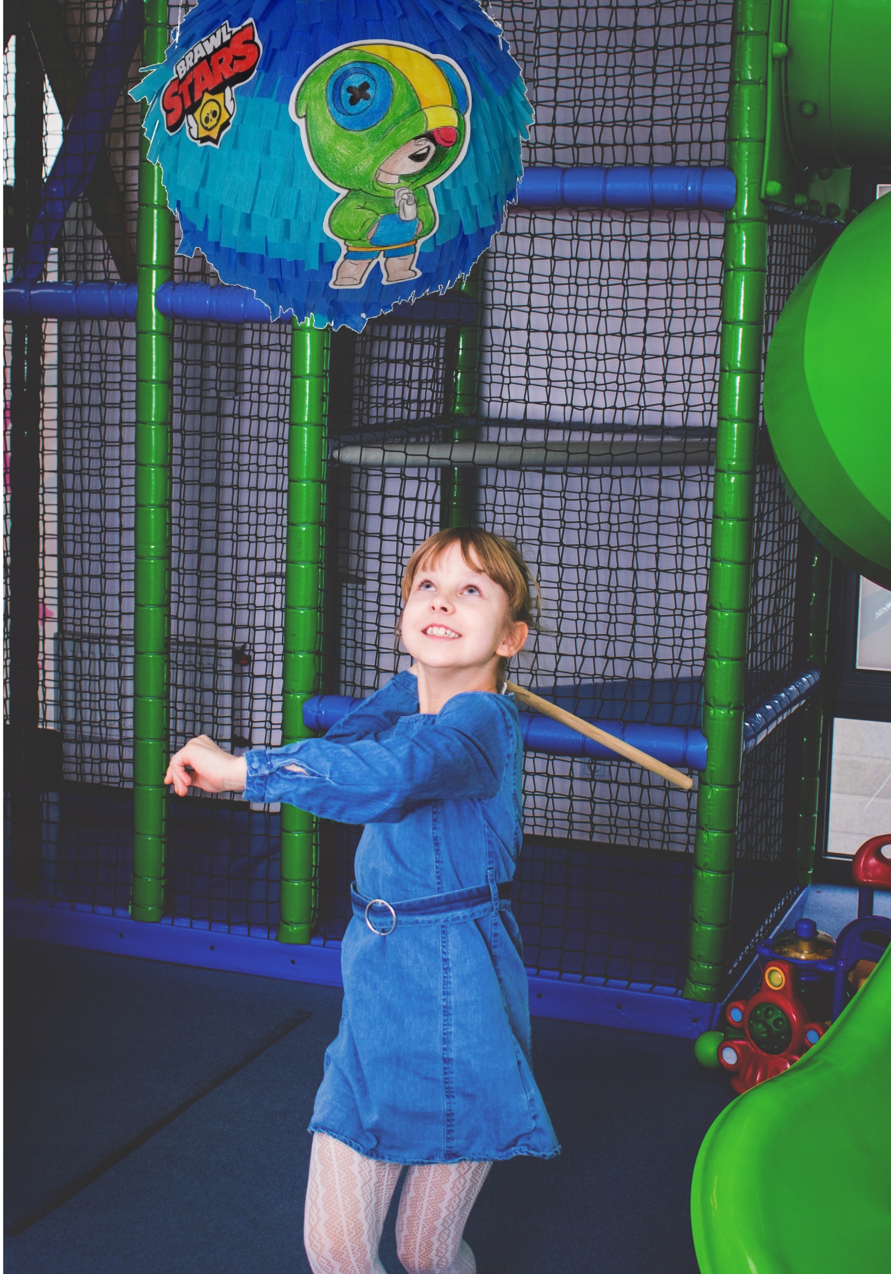 PINIATA niebieska gra 90 brawl leon cm dodatki Elementy zestawu kij do rozbijania piniaty konfetti piniata