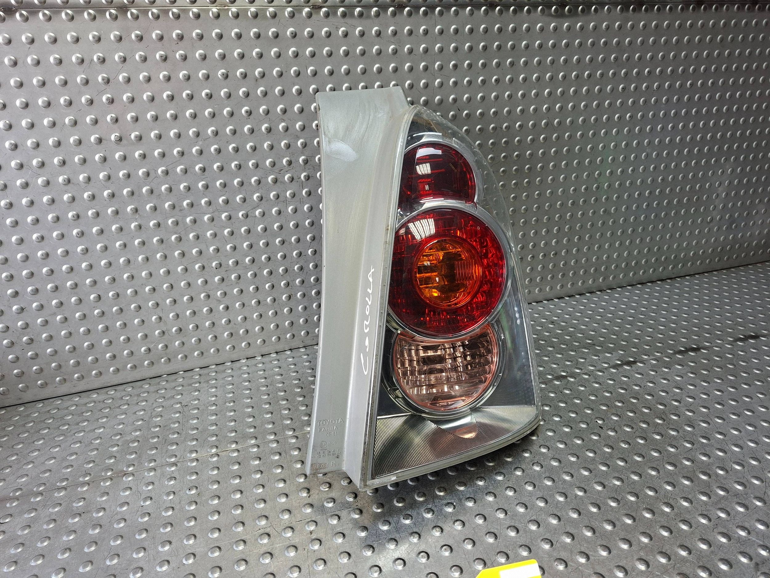light rear part right TOYOTA COROLLA VERSO 04-08 EU