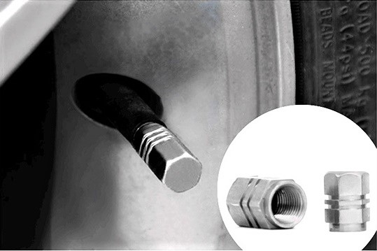 ALUMINIOWE NAKRĘTKI NA WENTYLE SREBRNE KAPTURKI x4 Zastosowanie felgi aluminiowe felgi stalowe