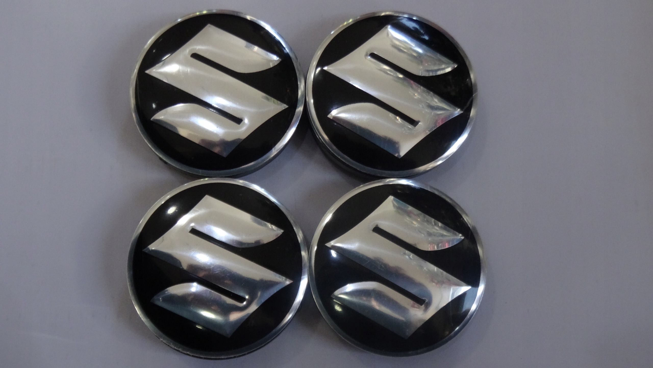 

4x Dekle dekielki emblem na felgi Suzuki 56 mm cz