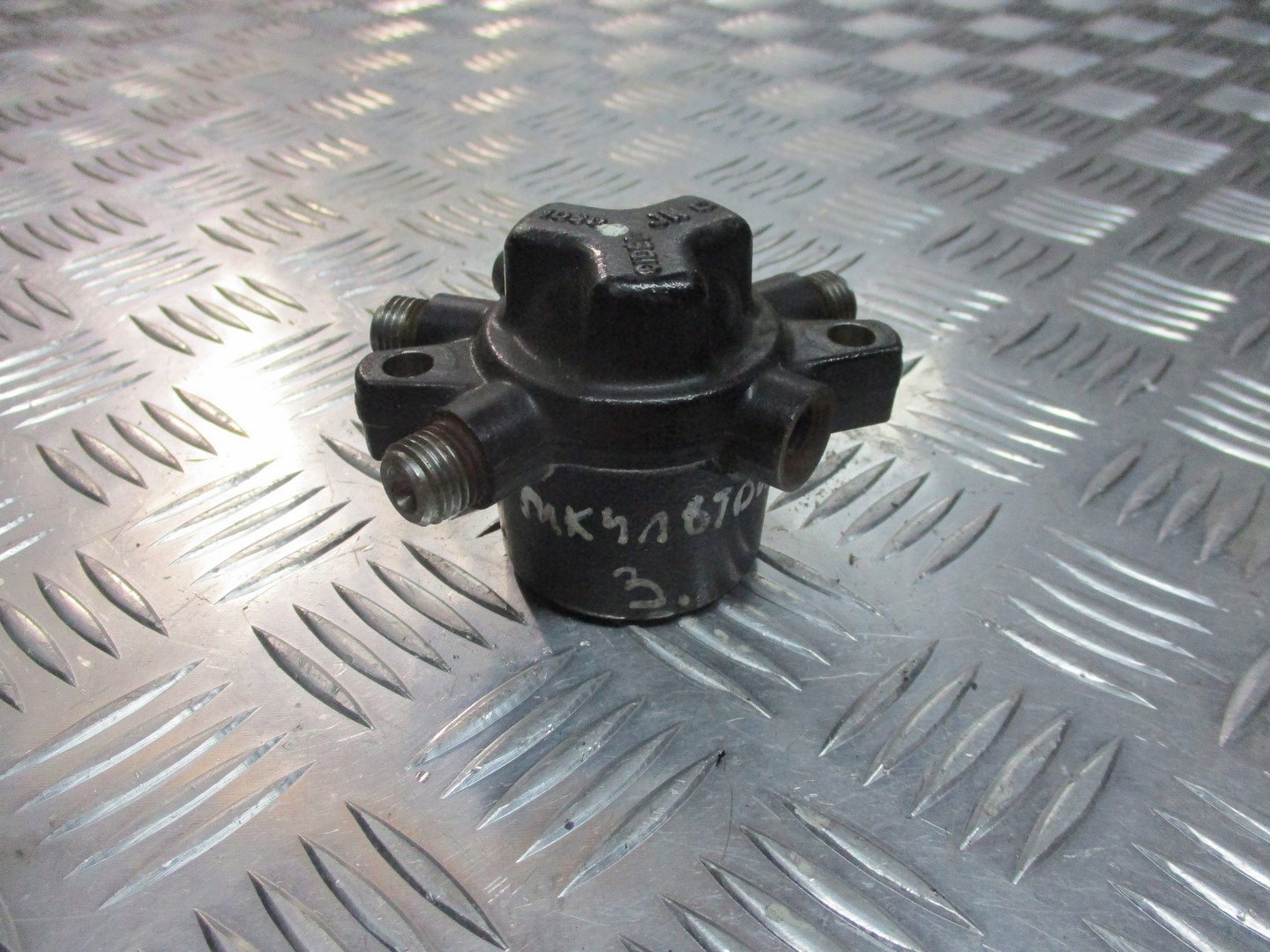 ROZDZIELACZ PALIWA FORD MONDEO MK4 1.8 TDCI 4M5Q-9D280-DB