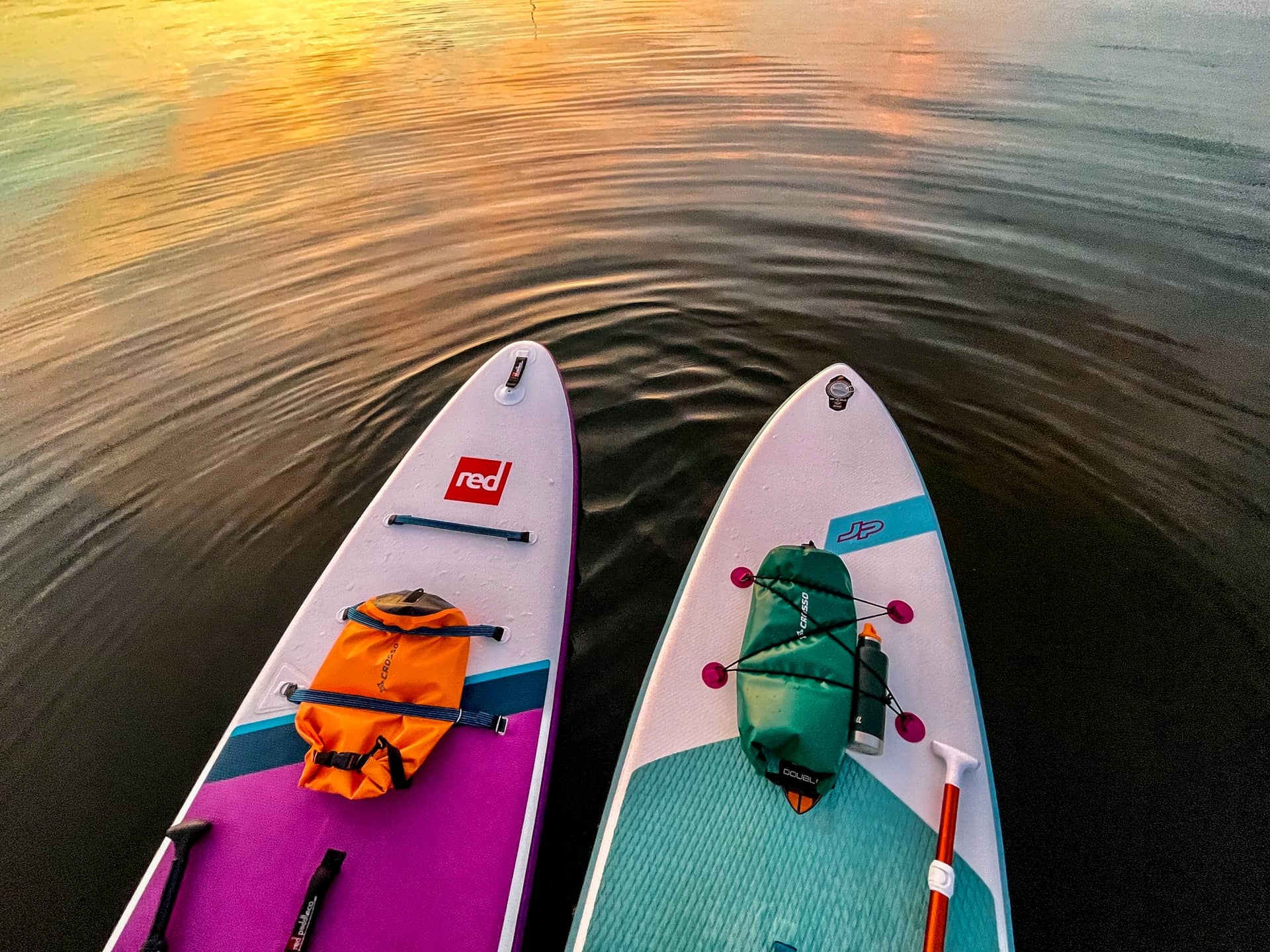 Pomarańczowy worek Crosso Dry Bag / 20 l Kolor dominujący pomarańcze i czerwienie